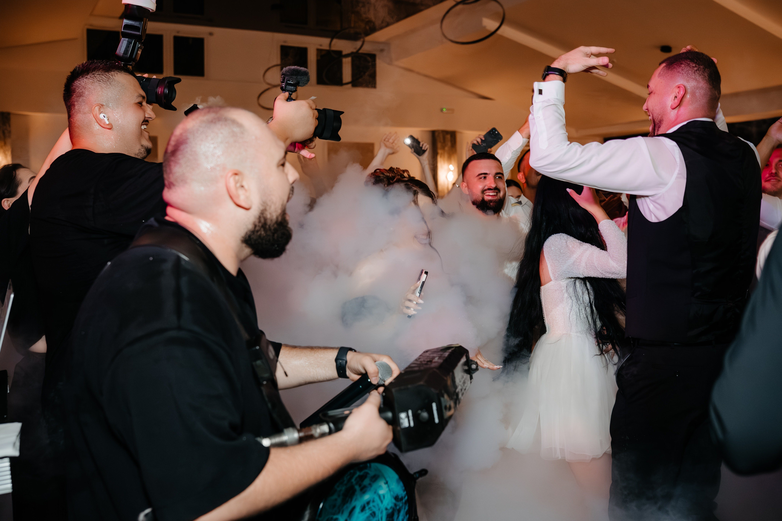 Catalina & Remus. Raw Studio. Fotograful tau de nunta!