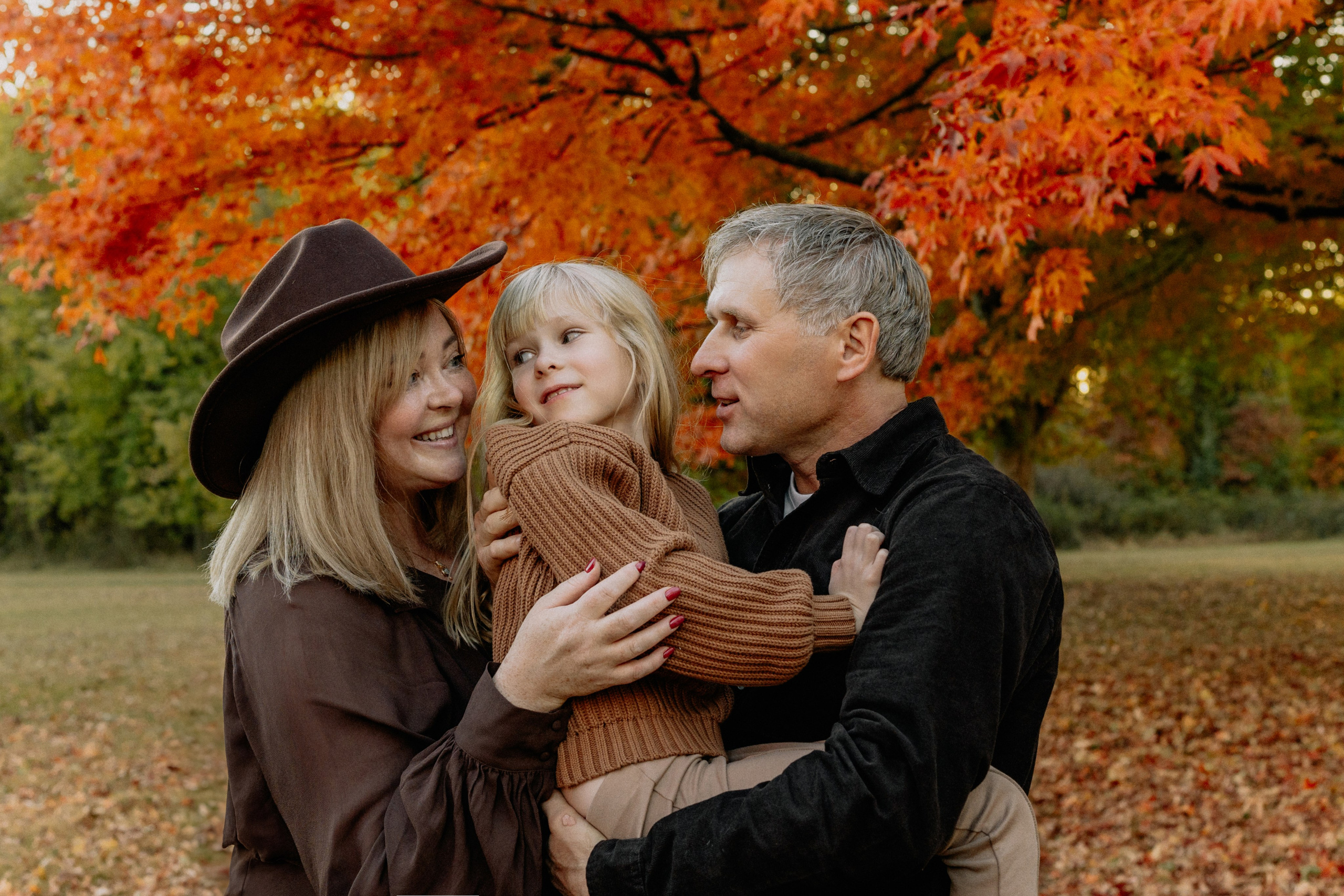 Fall Family Photography – Golden Leaves & Warm Tones. Alisa Tant — Family and newborn photographer Bucks County, Montgomery county, Philadelphia, NJ