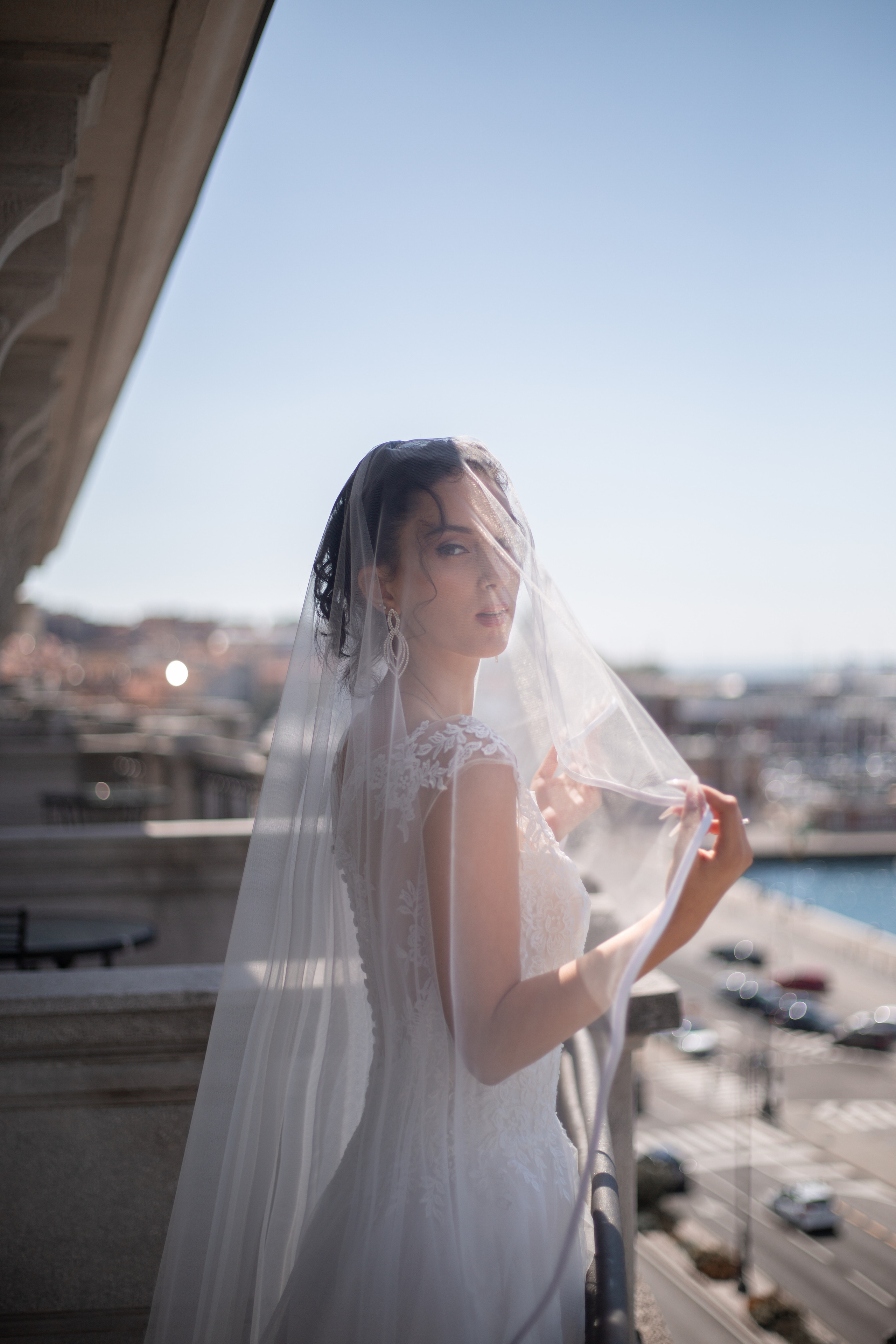 photo with veil for bride