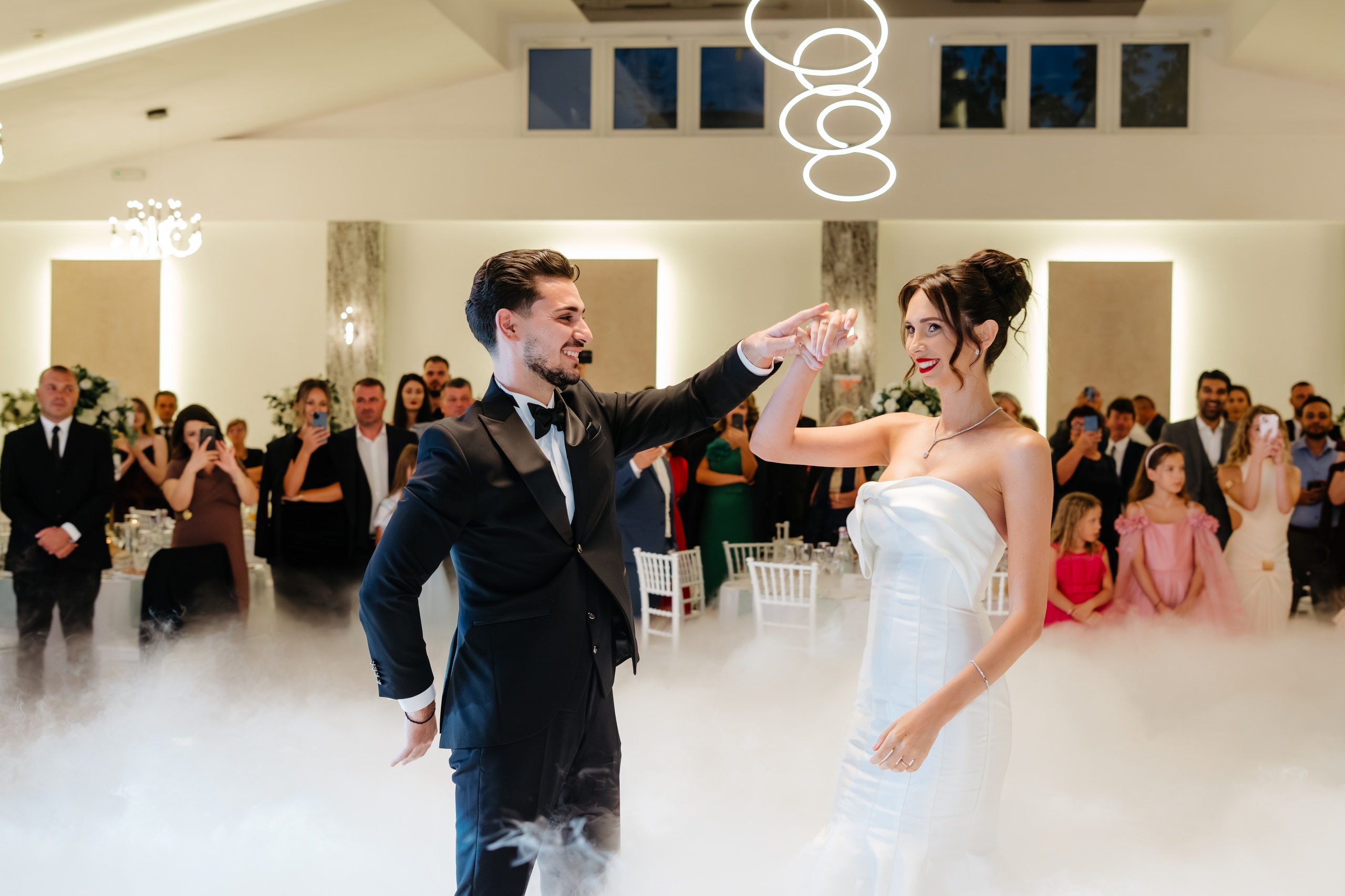 Povestea de nuntă a lui Anca și Dragoș în Bacău | Fotografie de Eveniment. Raw Studio. Fotograful tau de nunta!