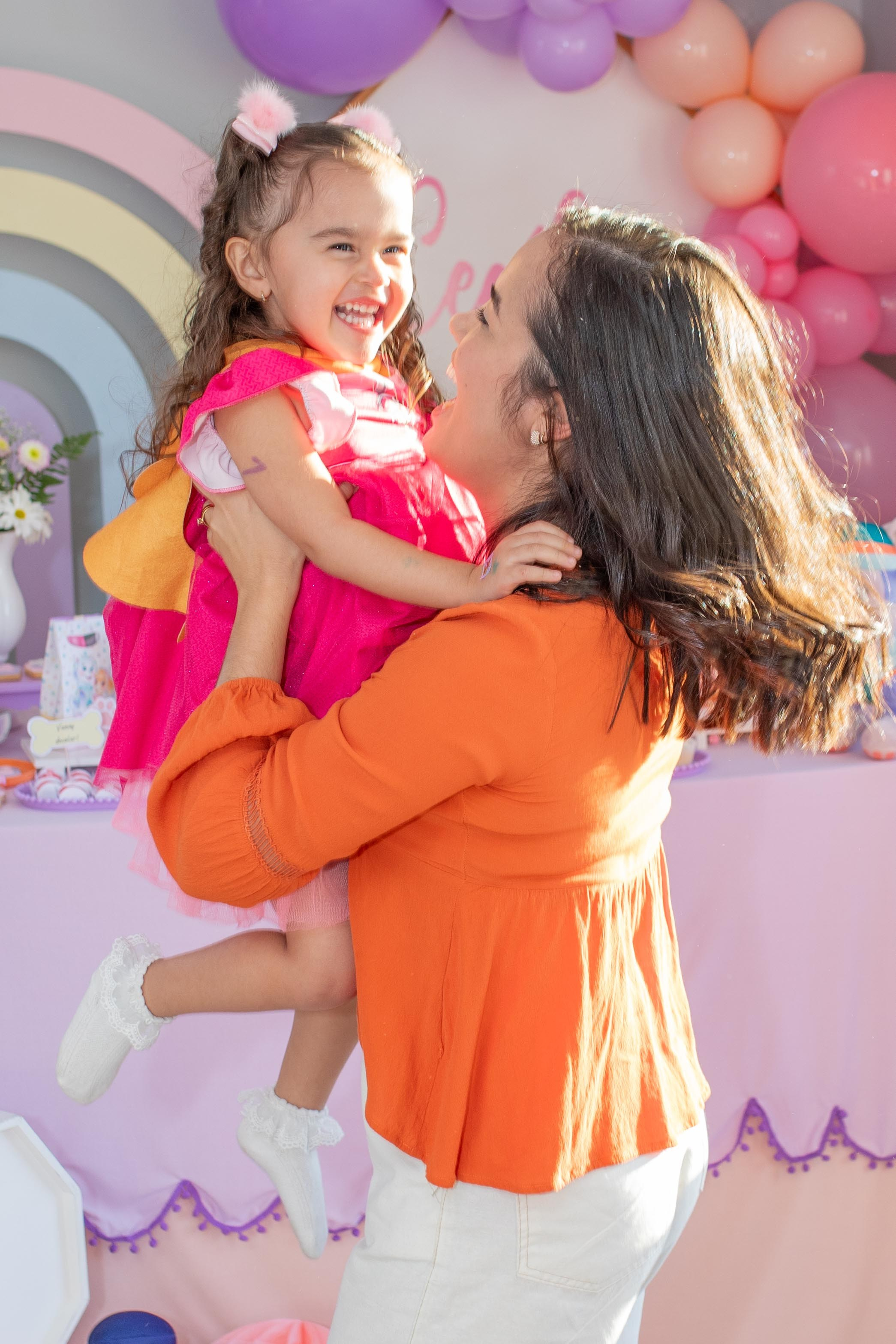 Fotos de família e momentos espontâneos em aniversário infantil em Joinville - Lenofotografia