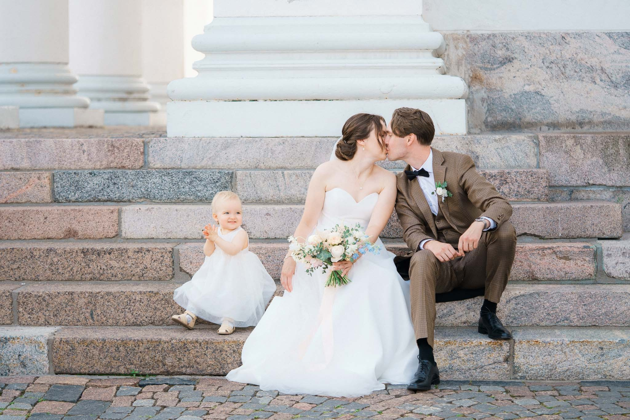 Häävalokuvaaja Helsingissä – Studiohappymoment | Romanttisia hetkiä