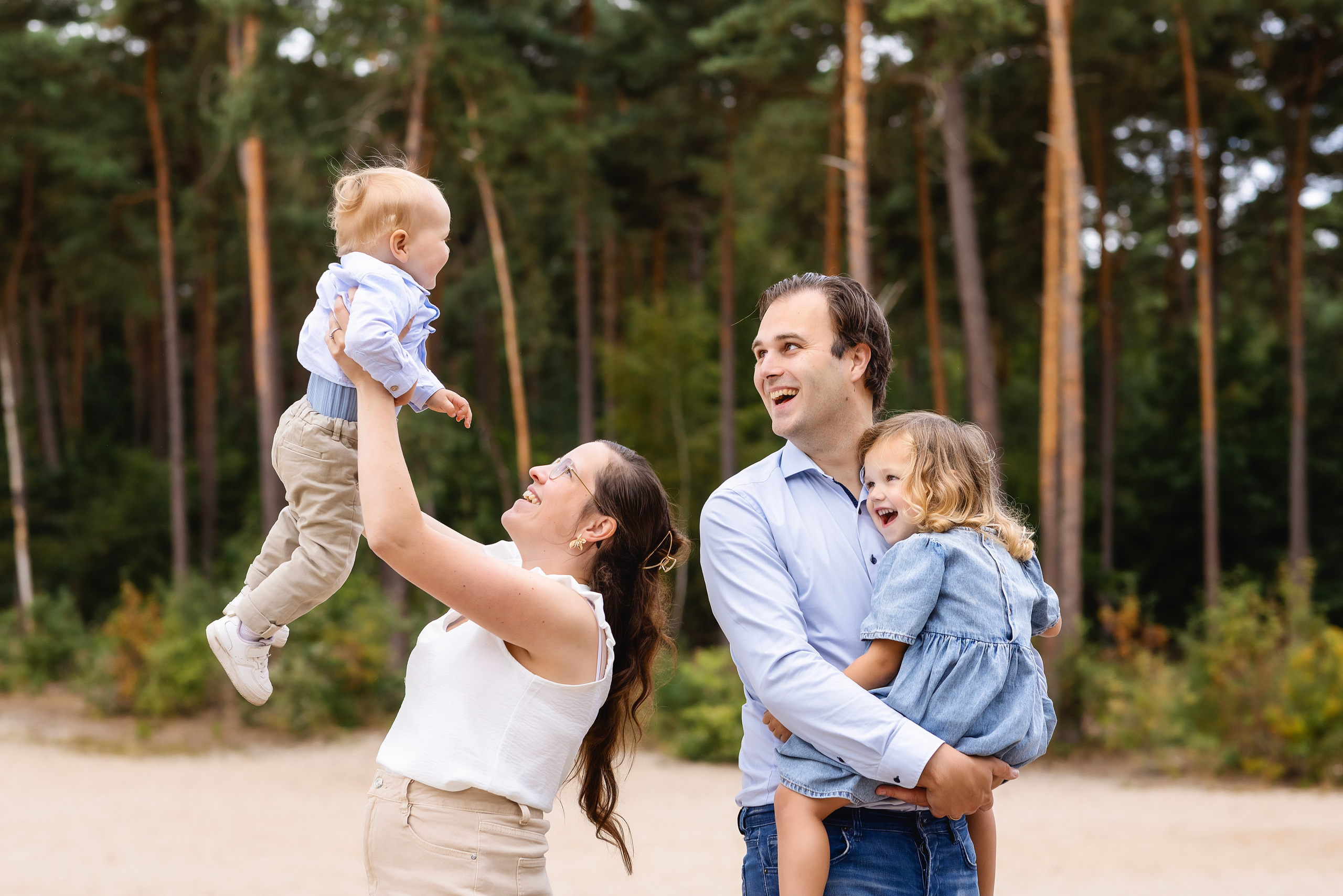Fotoshoot Gezin – Spontane & Warme Gezinsfotografie. Familie en huwelijksfotograaf in Zwolle Overijssel