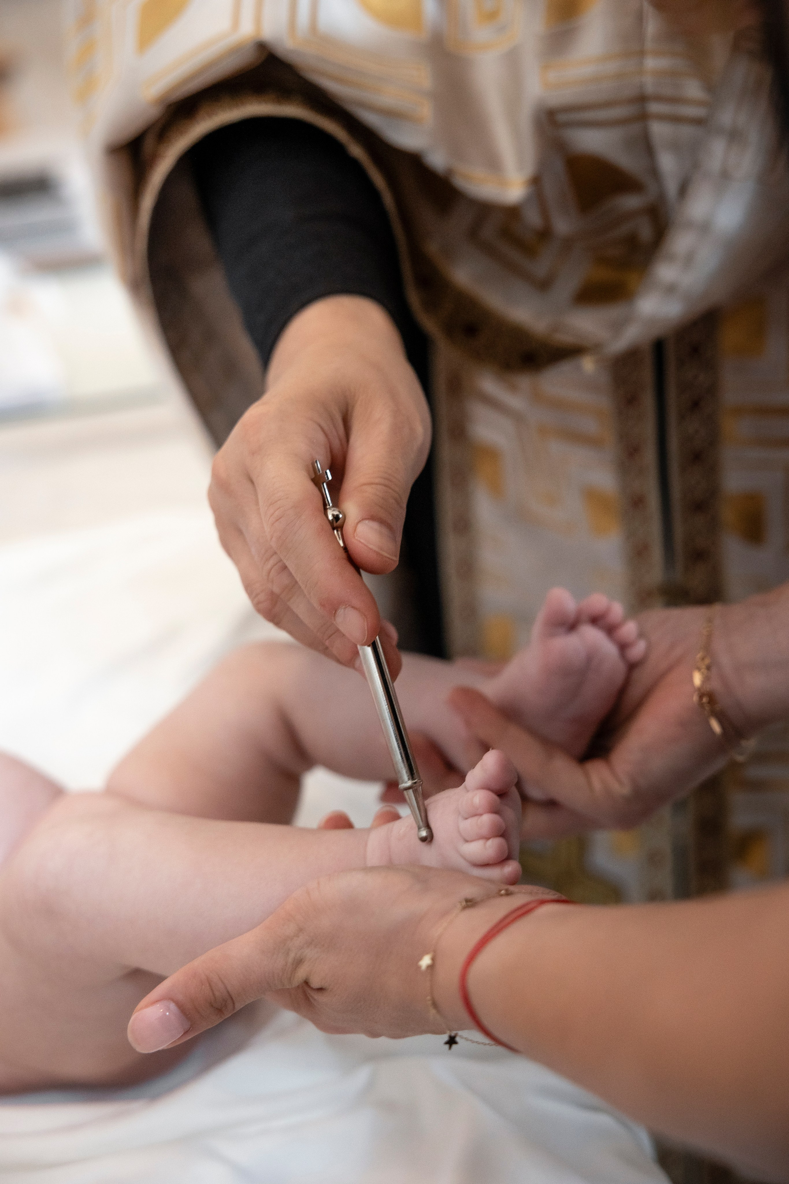 Noah’s christening in Tournefeille and Paroisse Orthodoxe Roumaine of Toulouse “La Protection de la Mère de Dieu”. Eugénie Smirnova — photographe à Toulouse et dans le sud-ouest de la France