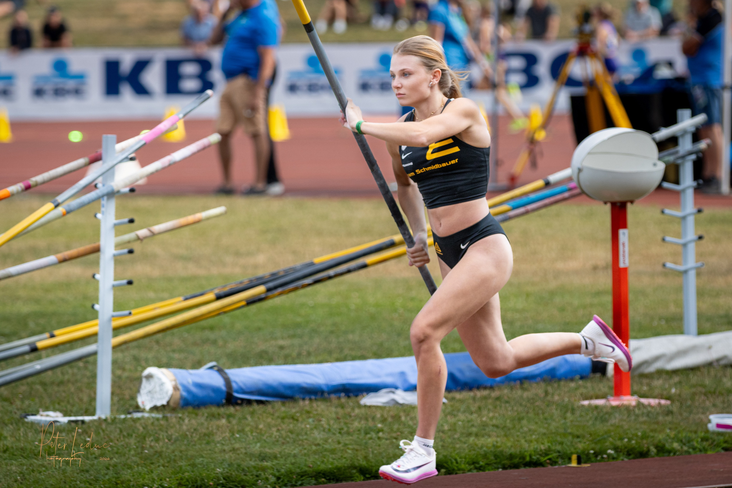 Nacht van de Atletiek. Peter Leduc is een passionele hobbyfotograaf uit België, gespecialiseerd in creatieve fotografie, visuele verhalen en unieke fotoprojecten