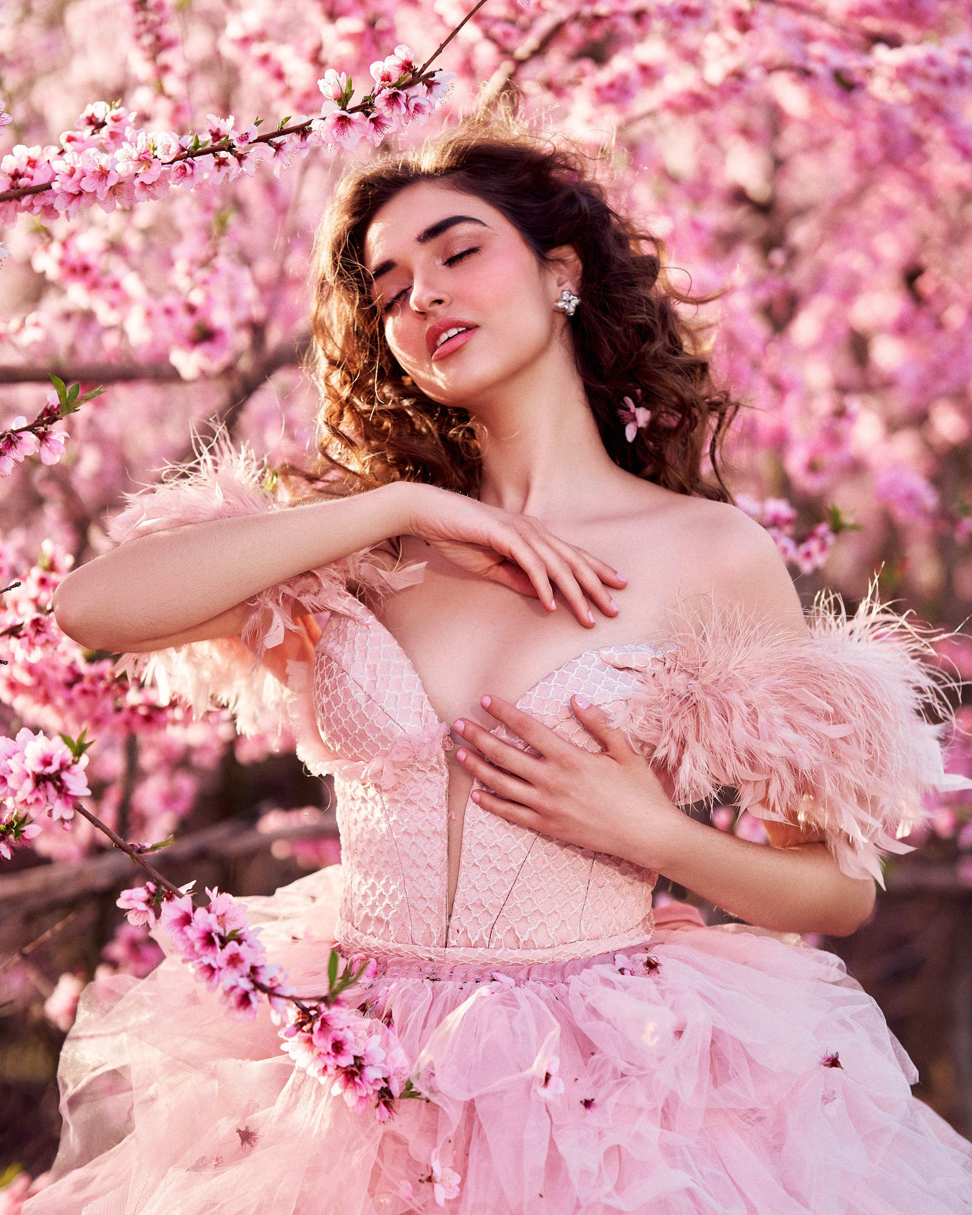 Sesión de fotos en los campos de melocotoneros en flor. Barcelona Photographer | Studio & Outdoor Photo Sessions | Svyatoslav Usmyal