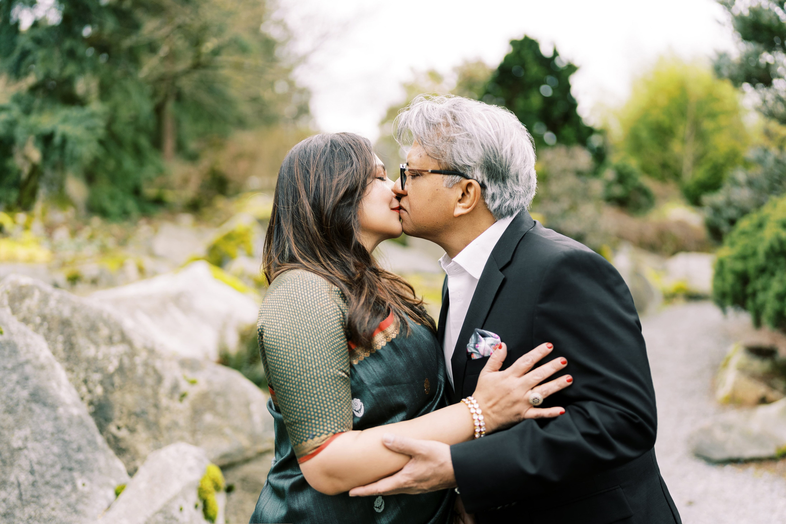 Family photoshoot at Bellevue Botanical Garden. March 2024. EVAN ARISTOV WEDDING PHOTOGRAPHY — Seattle Wedding Photographer