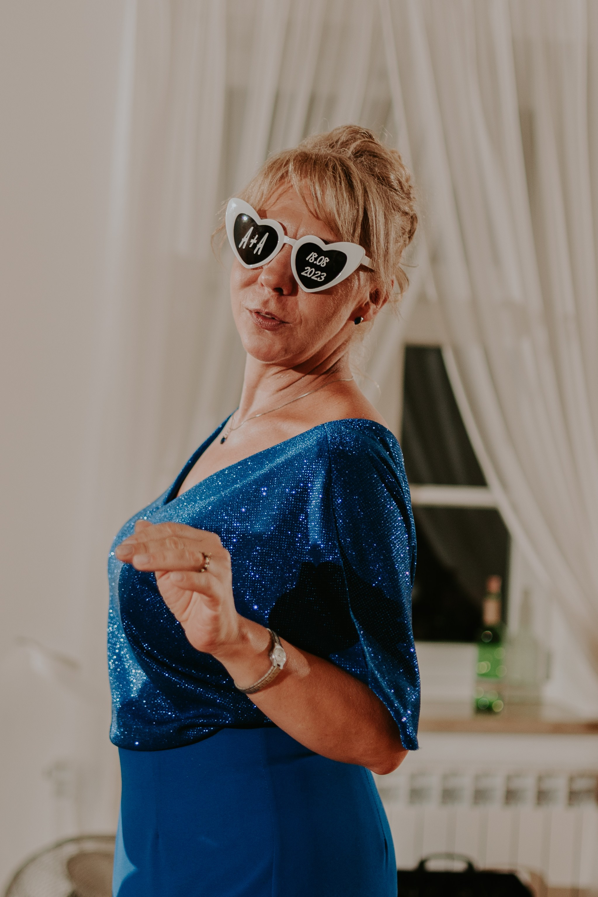 Dwór Wierzbno: plenerowy ślub pod wierzbą. Karkowskafoto - fotografia miłości