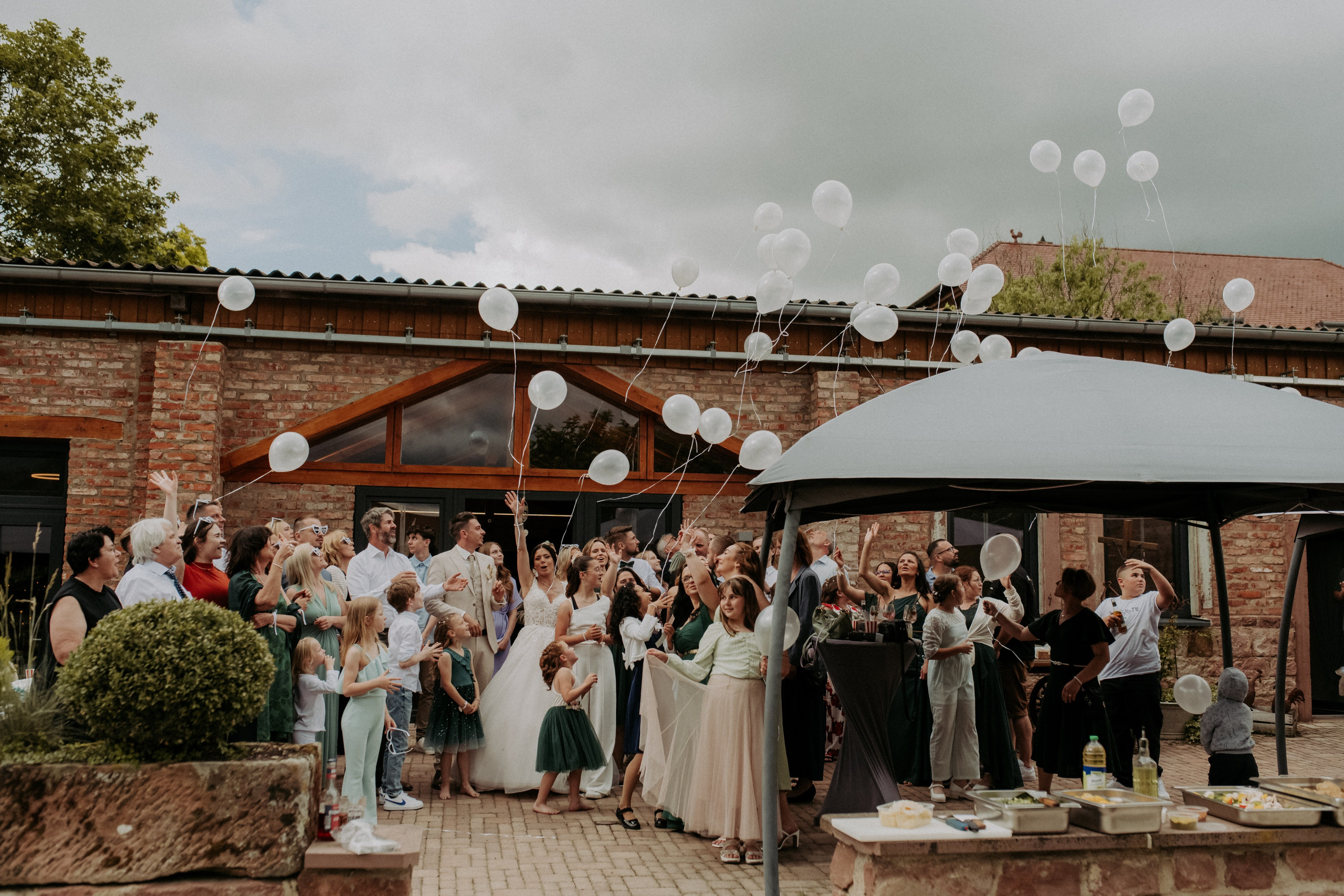 Hochzeit von Jenny & Basti – Emotionale Hochzeitsfotos | Hochzeitsfotograf Würzburg. Anna Saribekyan – Beste Hochzeitsfotografin in Würzburg, Top 10 in Deutschland