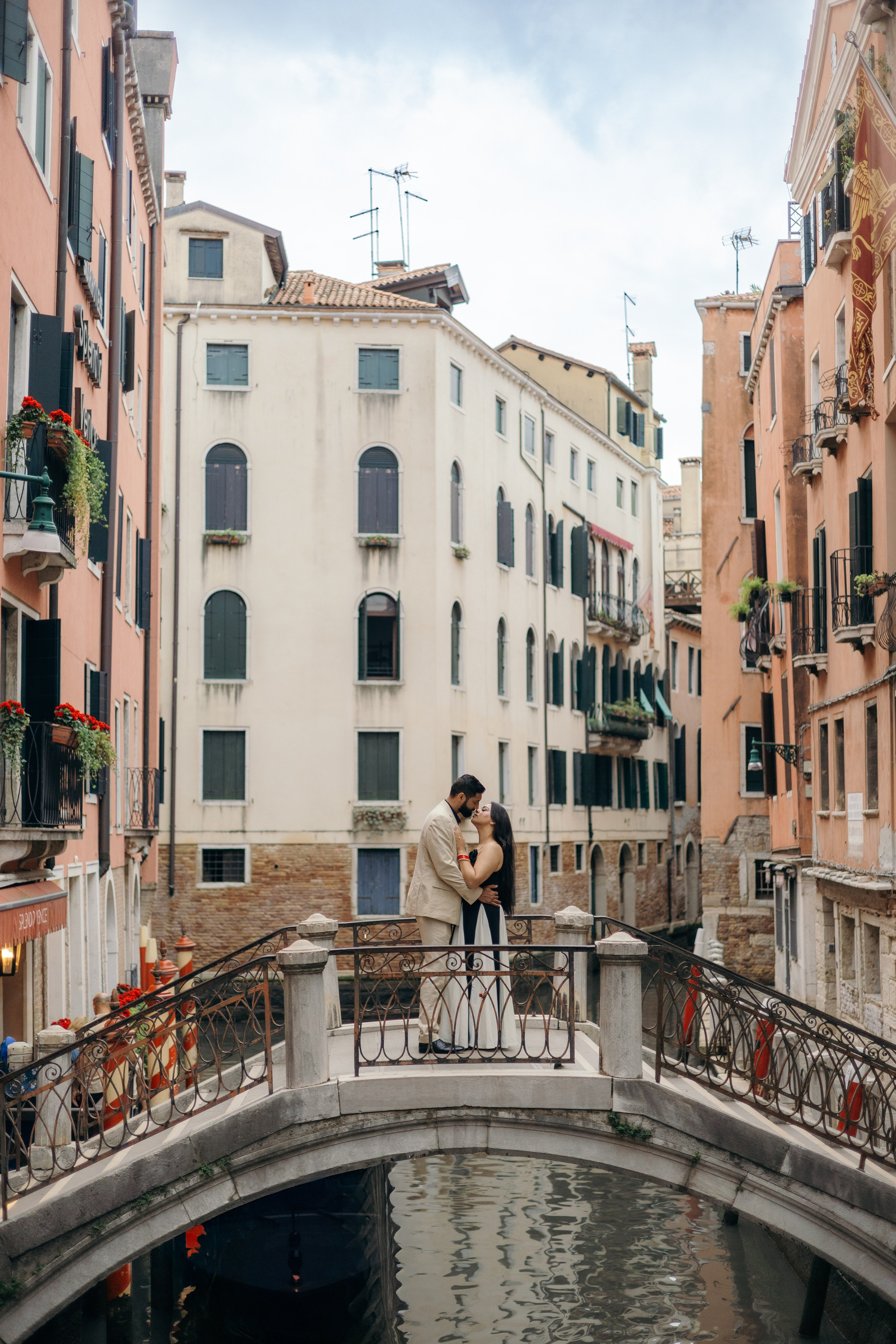 Roop and Andy. Sara Luca Wedding Photographer in Italy and Europe
