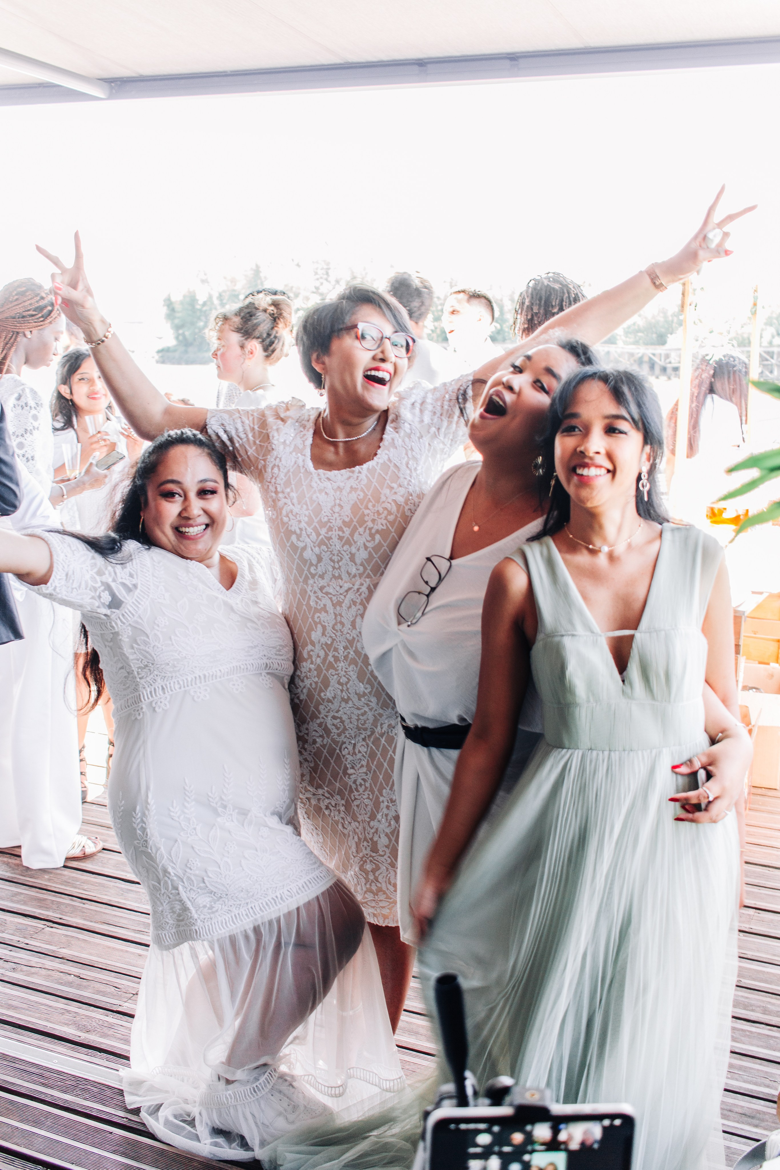 Mariage de Ny & Hasina vue la Loire. Photographe professionnelle à Poitiers, Tours et Châtellerault | Studio photo entre Poitiers et Tours – portraits, familles, entreprises, ma