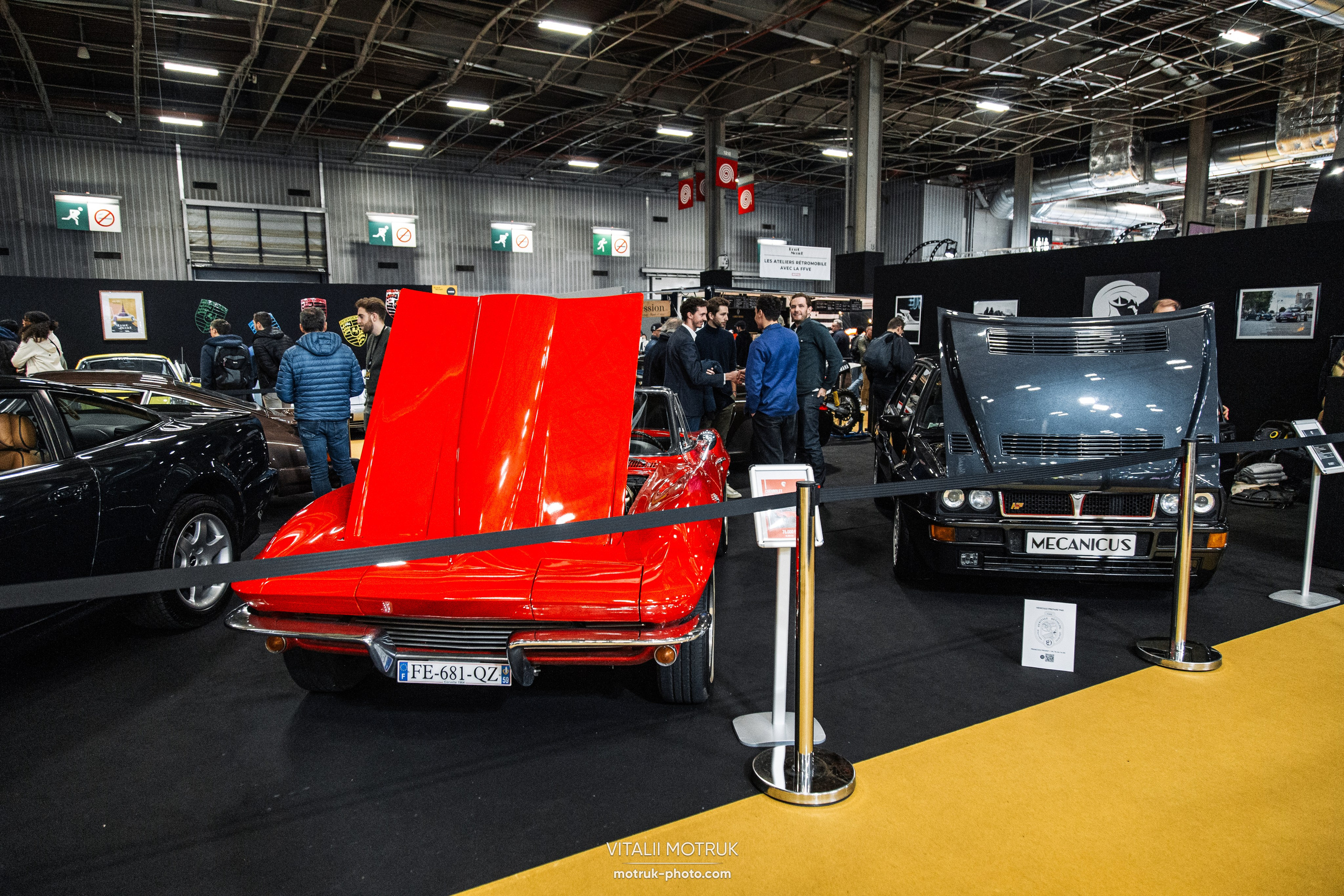 Retromobile 2023. Photographe de voitures à Paris — Vitalii Motruk