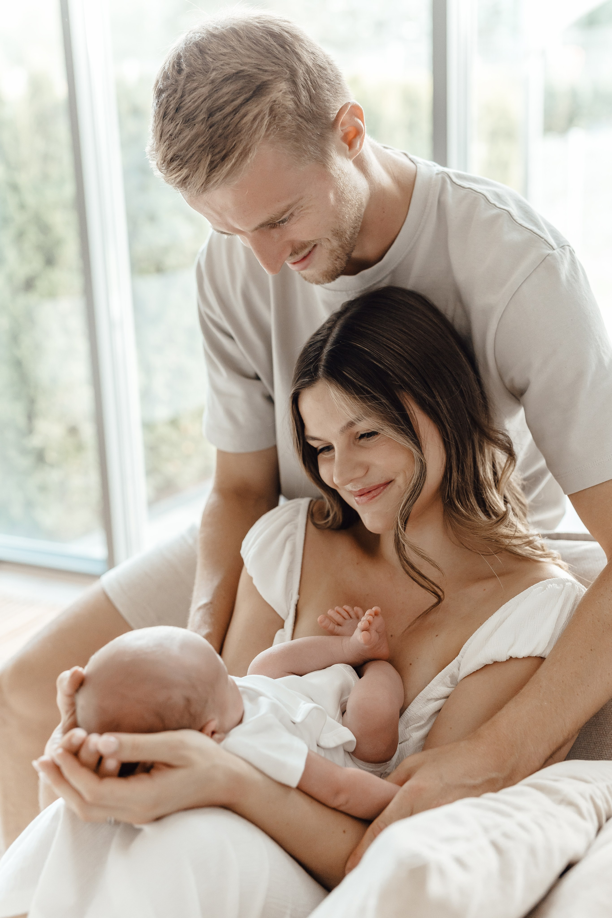 Noworodek na miękkim pledzie – fotograf w Łodzi