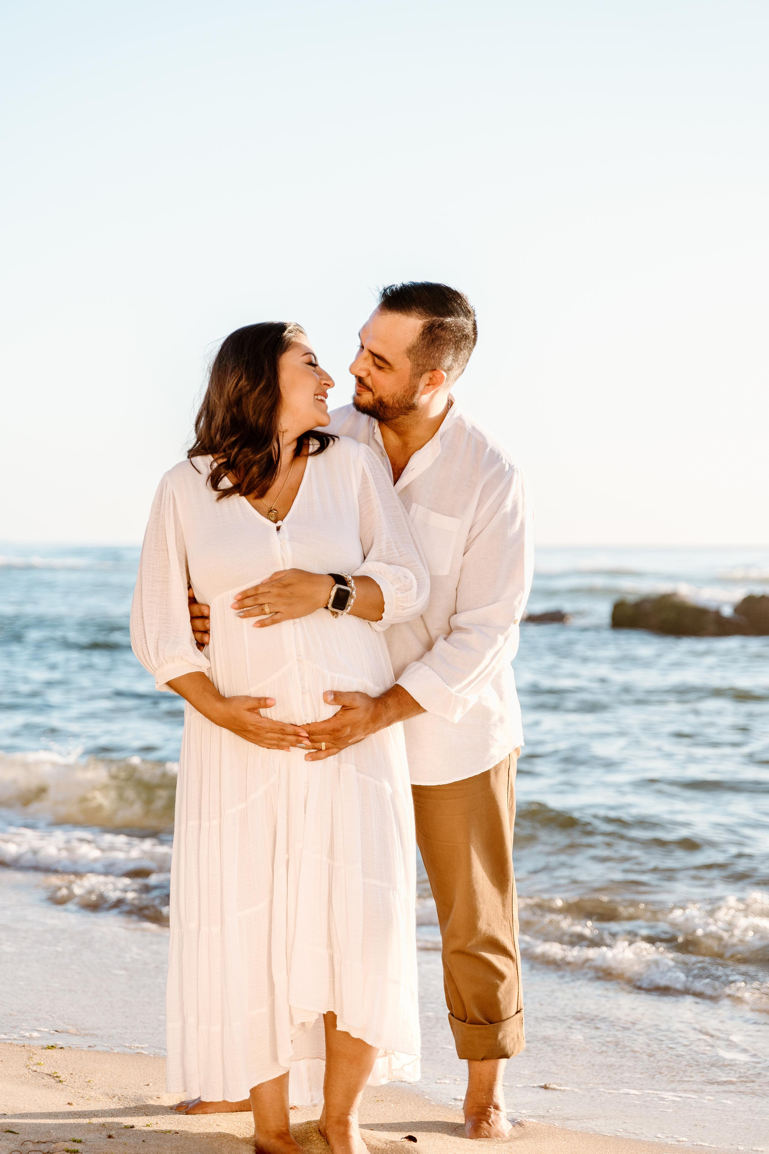 Sessão Maternidade na Praia de Paredes da Vitória. Fotografia e Filmes de Casamento de Luxo | Portugal & Destination Weddings | Ricardo & Mary Pictures