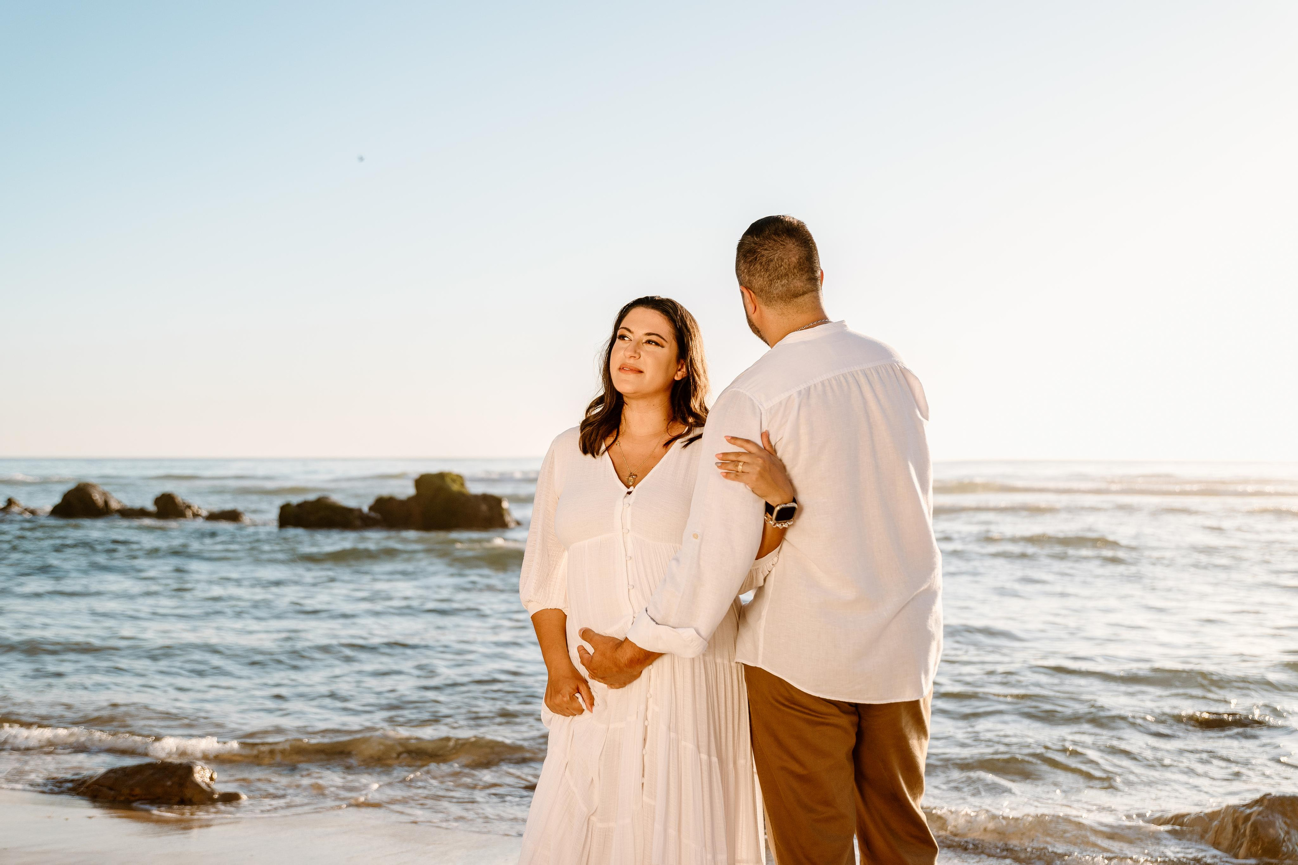 Sessão Maternidade na Praia de Paredes da Vitória. Fotografia e Filmes de Casamento de Luxo | Portugal & Destination Weddings | Ricardo & Mary Pictures