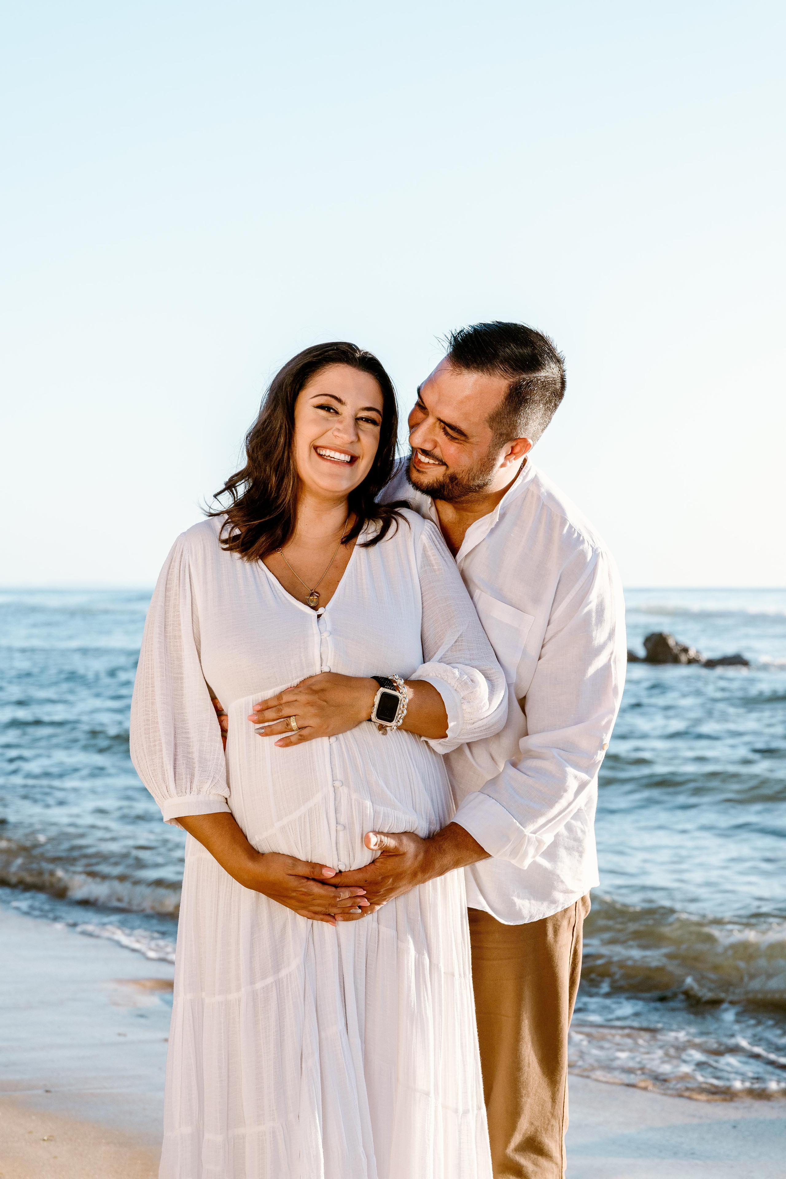 Sessão Maternidade na Praia de Paredes da Vitória. Fotografia e Filmes de Casamento de Luxo | Portugal & Destination Weddings | Ricardo & Mary Pictures