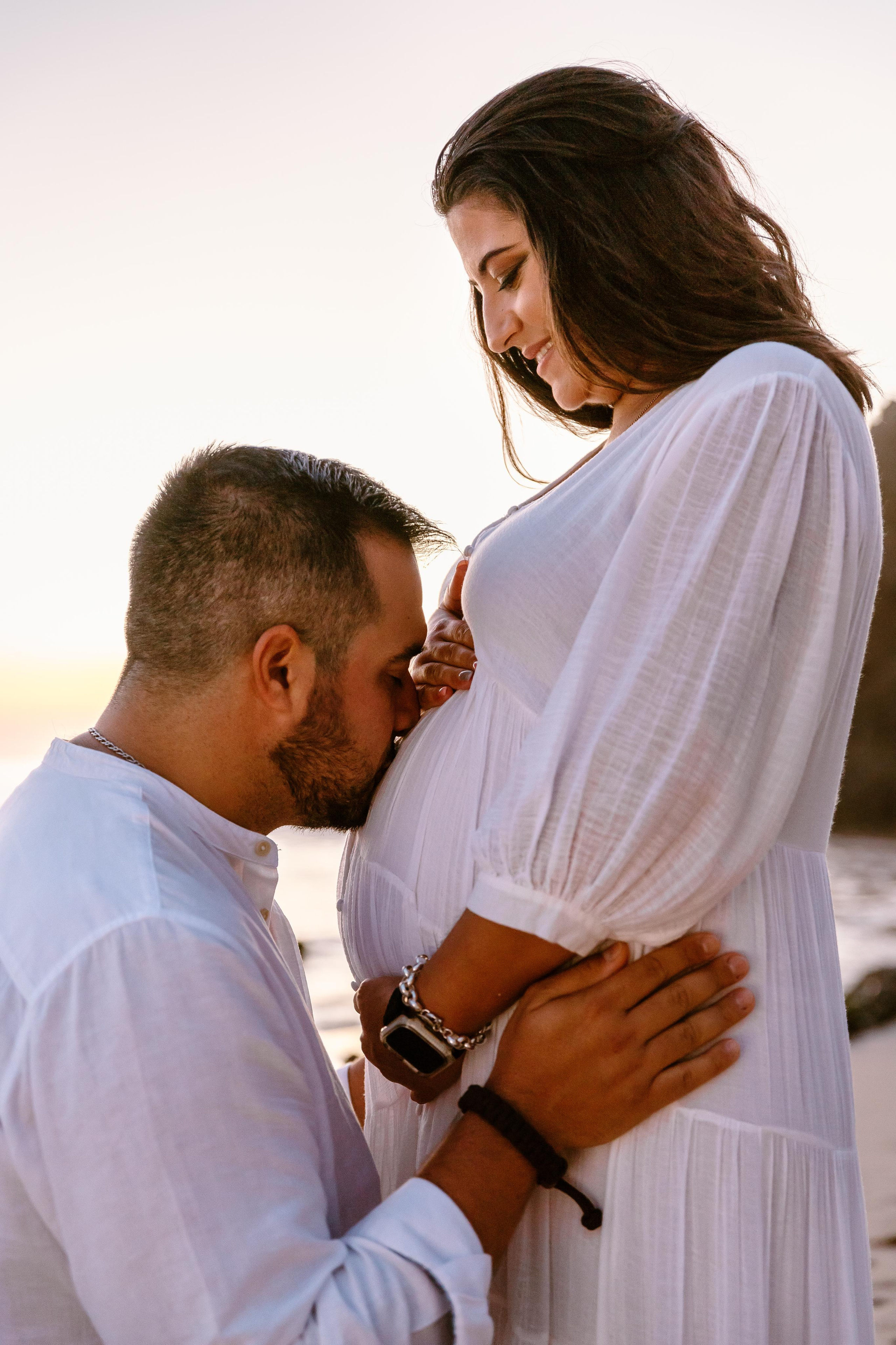 Sessão Maternidade na Praia de Paredes da Vitória. Fotografia e Filmes de Casamento de Luxo | Portugal & Destination Weddings | Ricardo & Mary Pictures