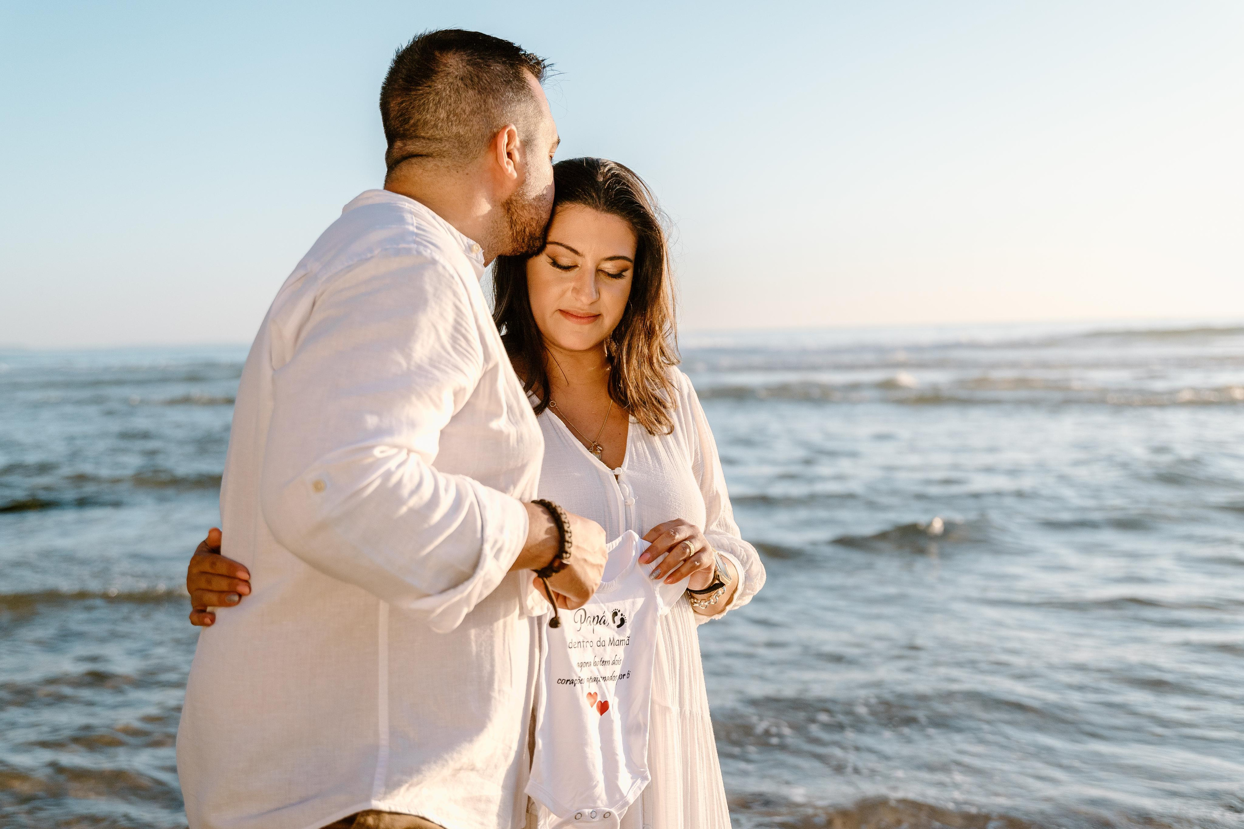 Sessão Maternidade na Praia de Paredes da Vitória. Fotografia e Filmes de Casamento de Luxo | Portugal & Destination Weddings | Ricardo & Mary Pictures