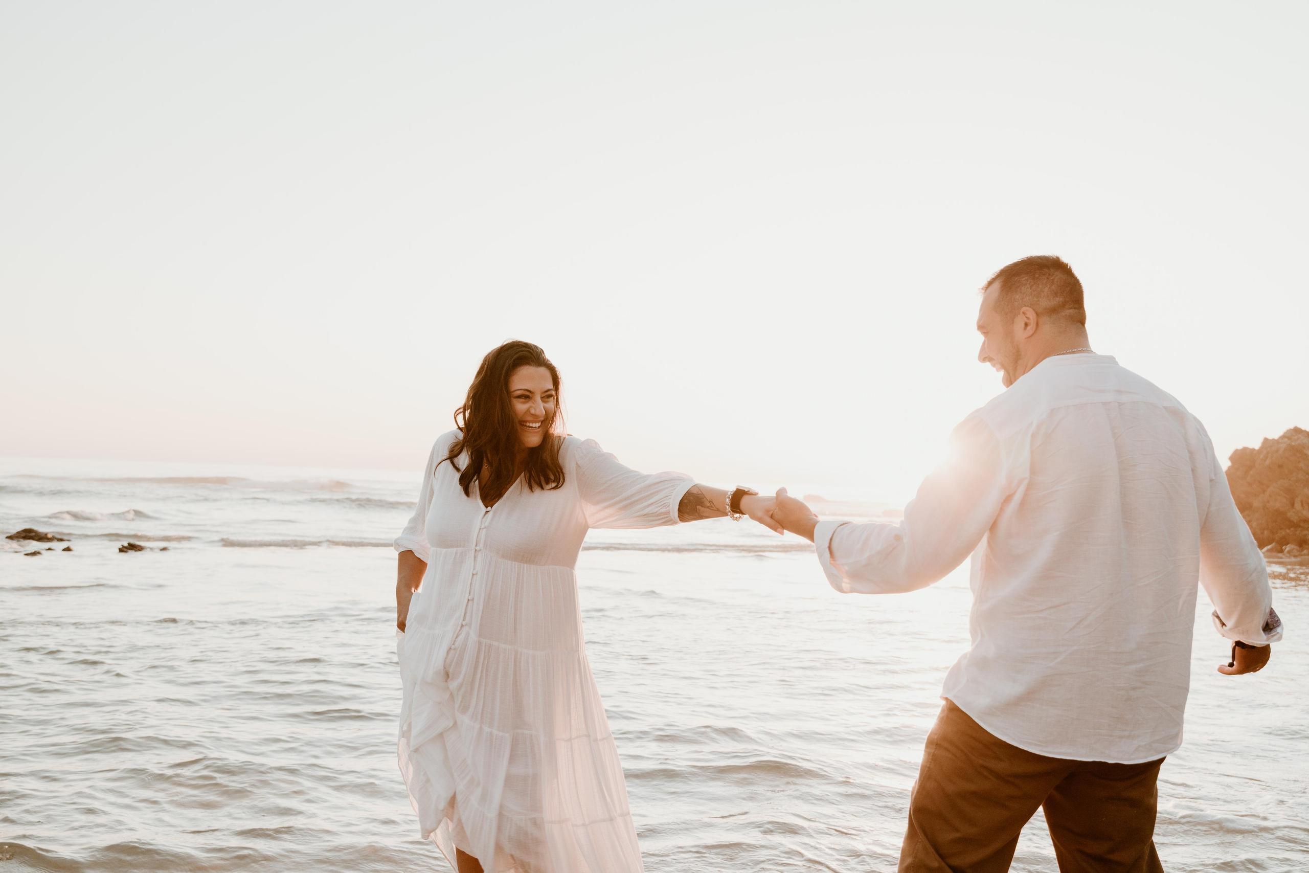 Sessão Maternidade na Praia de Paredes da Vitória. Fotografia e Filmes de Casamento de Luxo | Portugal & Destination Weddings | Ricardo & Mary Pictures