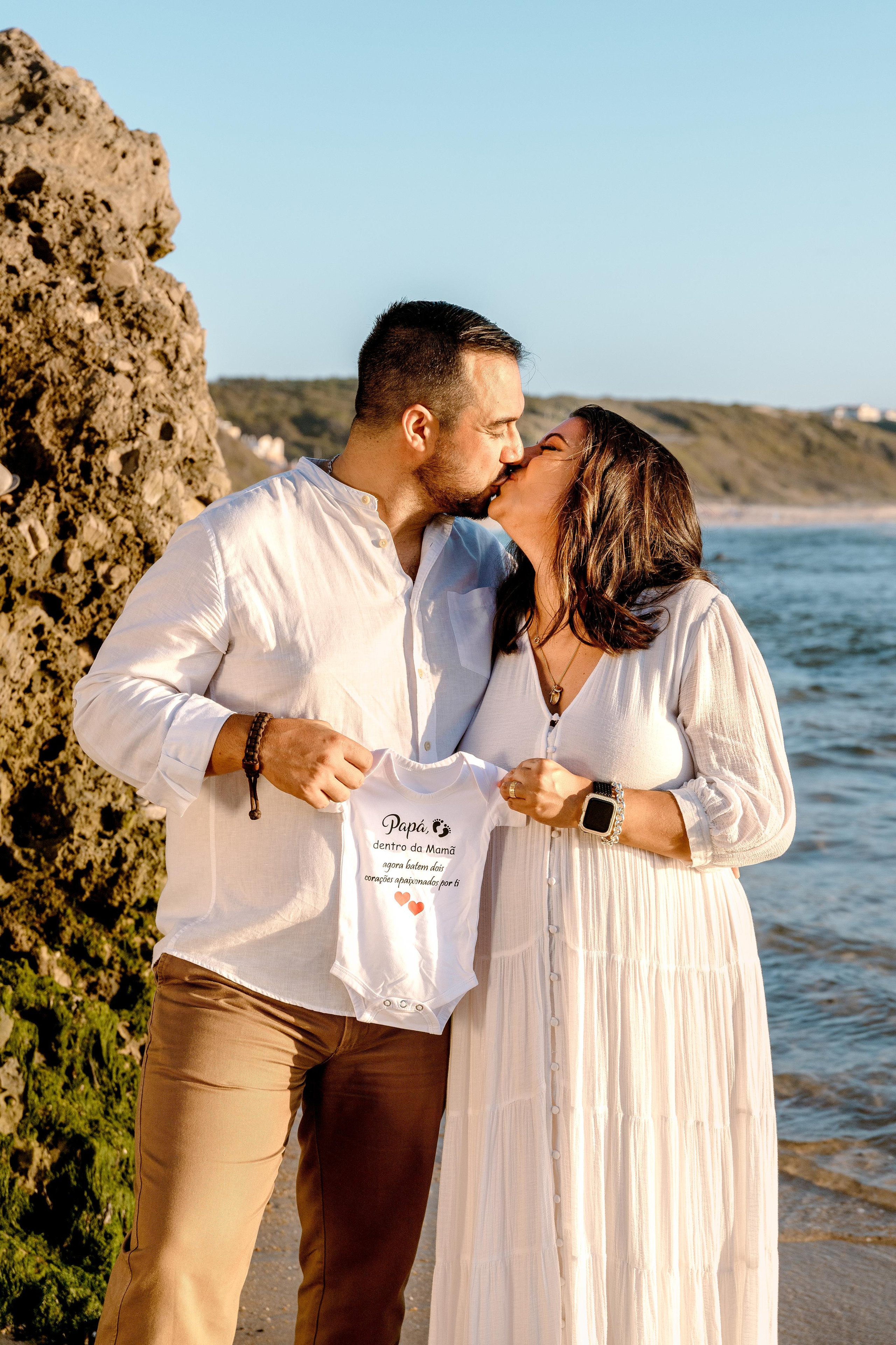 Sessão Maternidade na Praia de Paredes da Vitória. Fotografia e Filmes de Casamento de Luxo | Portugal & Destination Weddings | Ricardo & Mary Pictures