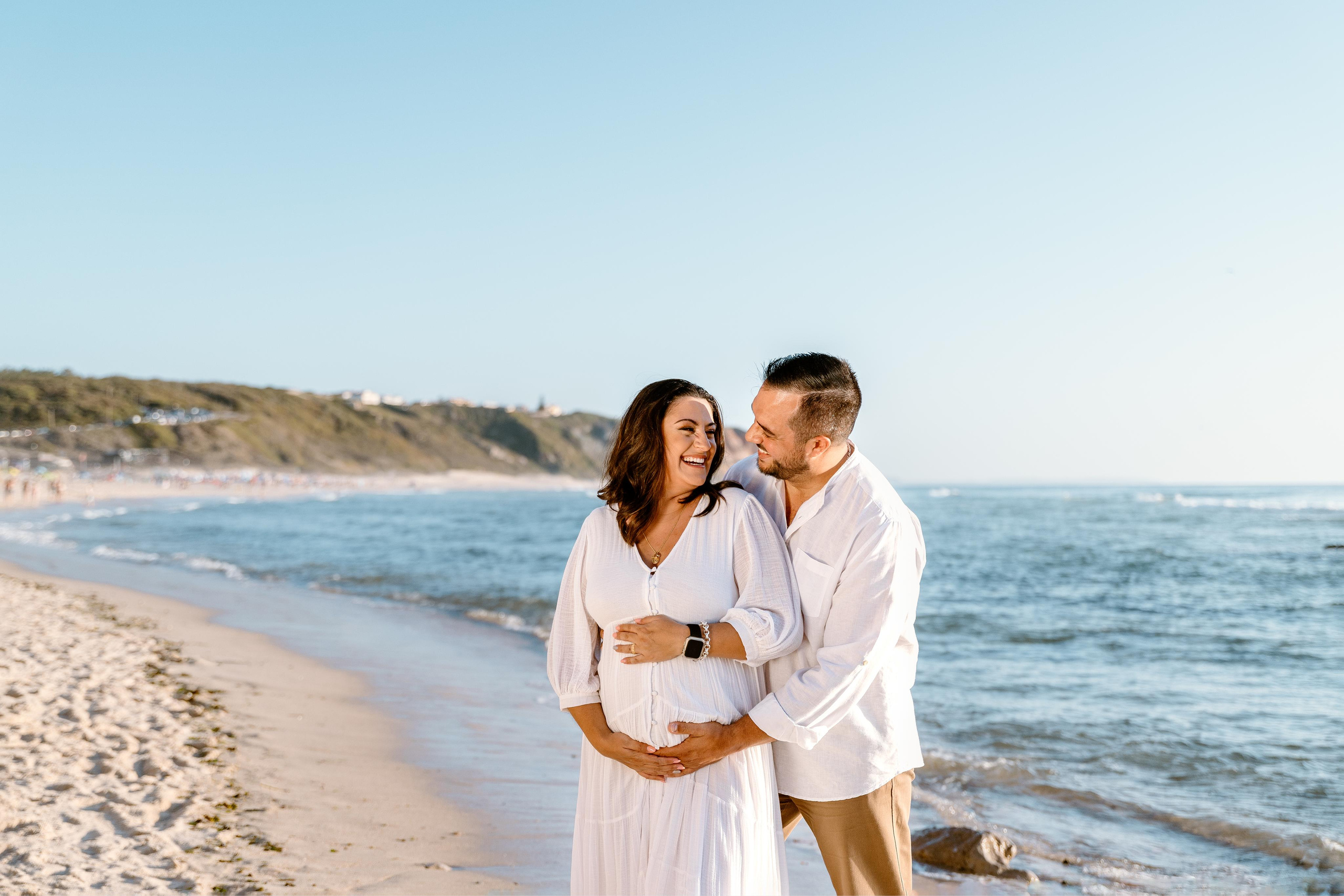 Sessão Maternidade na Praia de Paredes da Vitória. Fotografia e Filmes de Casamento de Luxo | Portugal & Destination Weddings | Ricardo & Mary Pictures