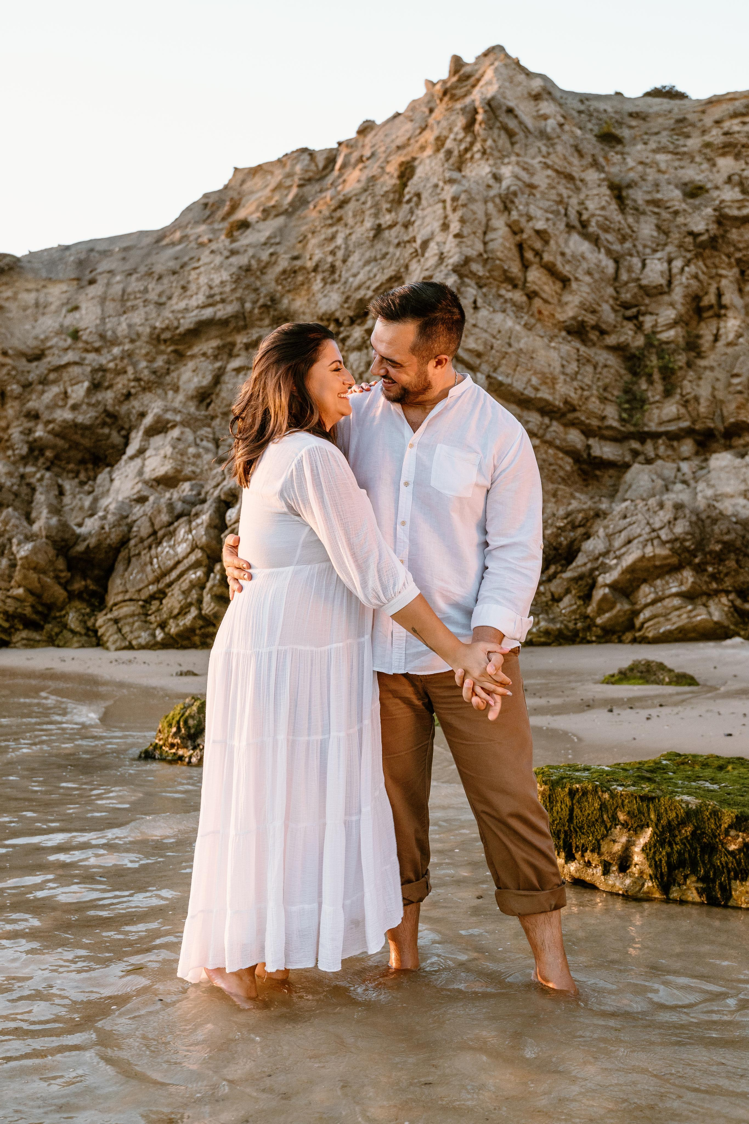 Sessão Maternidade na Praia de Paredes da Vitória. Fotografia e Filmes de Casamento de Luxo | Portugal & Destination Weddings | Ricardo & Mary Pictures