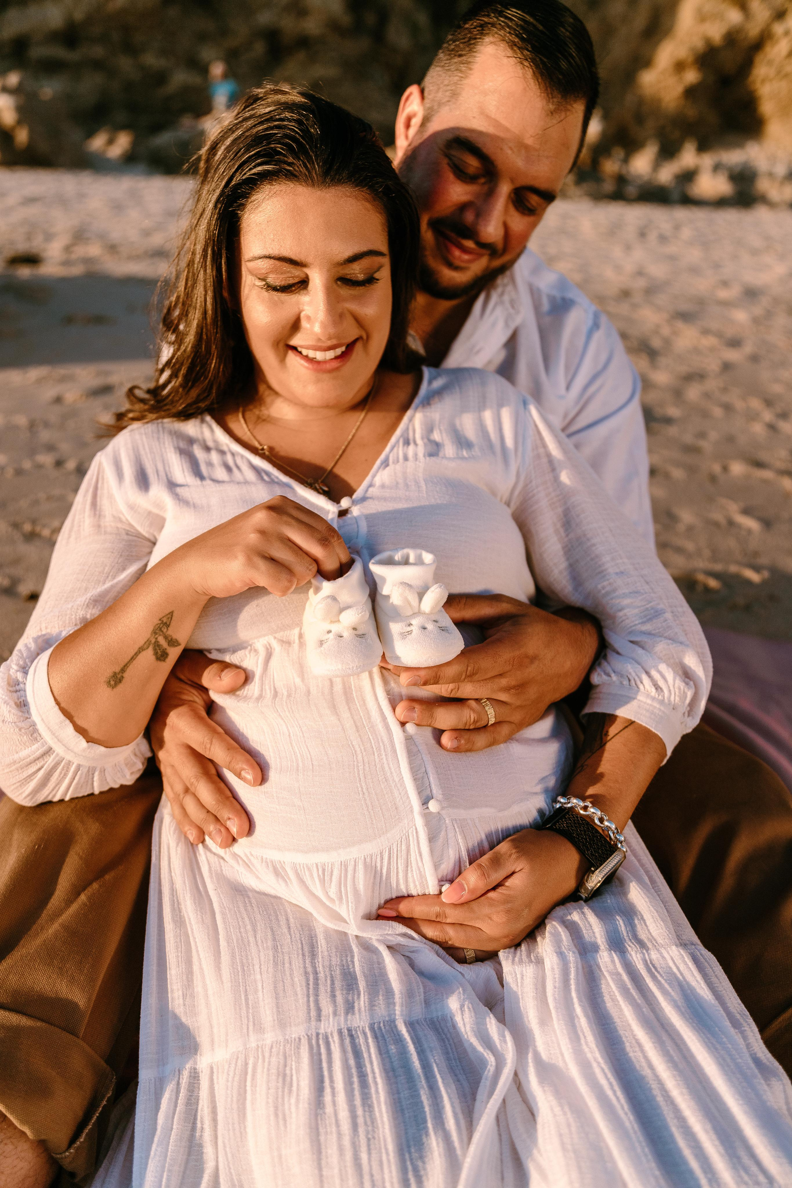 Sessão Maternidade na Praia de Paredes da Vitória. Fotografia e Filmes de Casamento de Luxo | Portugal & Destination Weddings | Ricardo & Mary Pictures