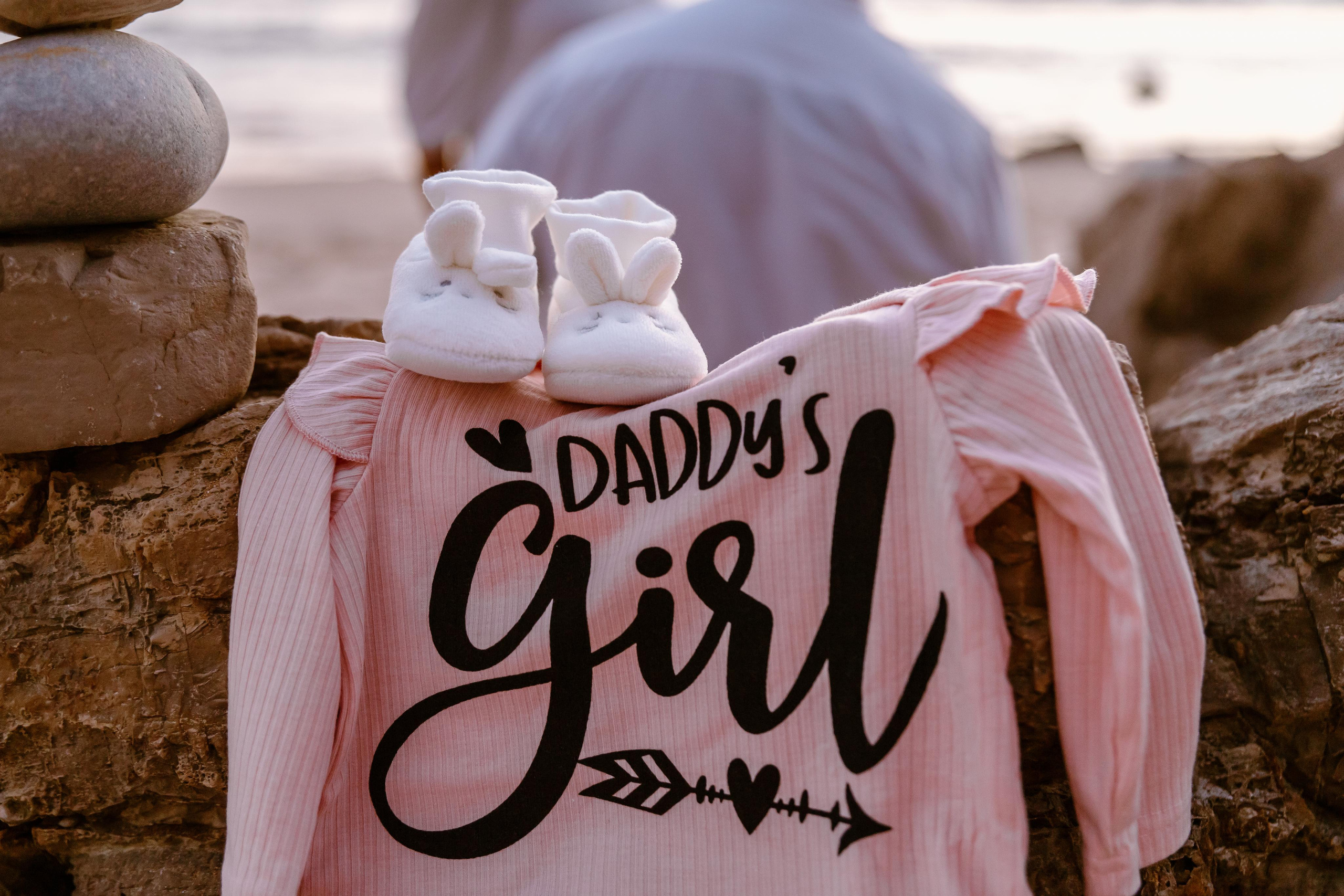 Sessão Maternidade na Praia de Paredes da Vitória. Fotografia e Filmes de Casamento de Luxo | Portugal & Destination Weddings | Ricardo & Mary Pictures