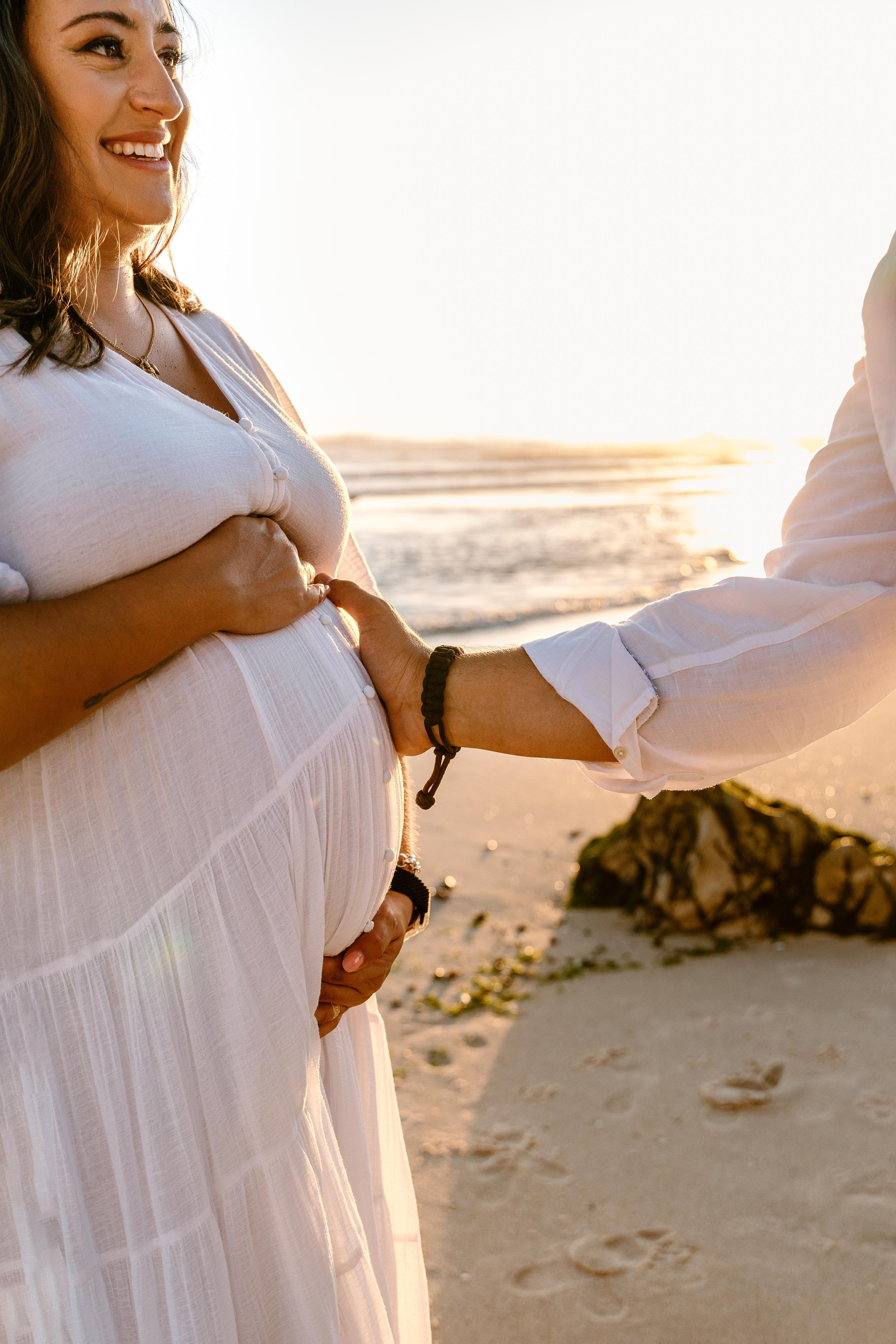 Sessão Maternidade na Praia de Paredes da Vitória. Fotografia e Filmes de Casamento de Luxo | Portugal & Destination Weddings | Ricardo & Mary Pictures