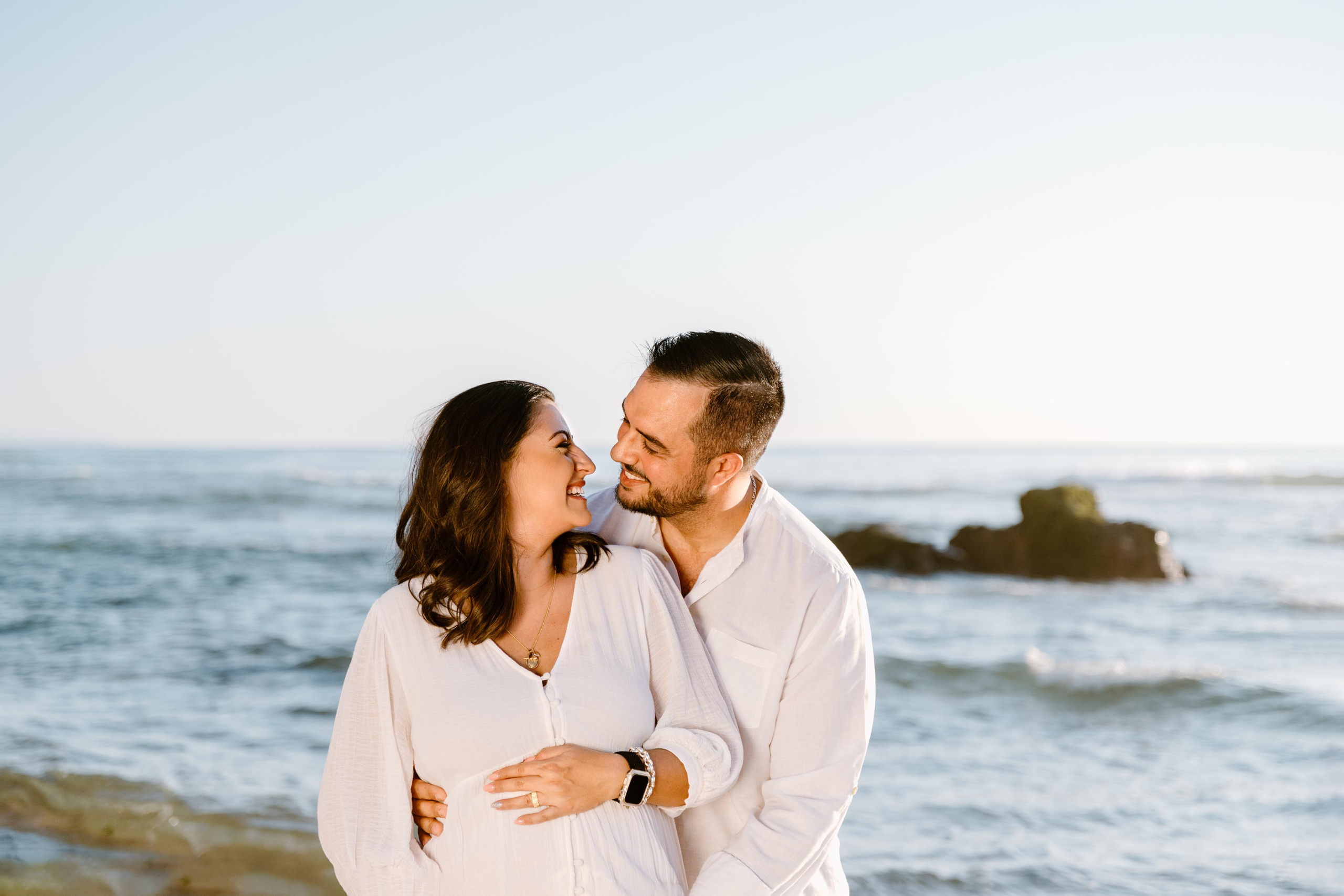 Sessão Maternidade na Praia de Paredes da Vitória. Fotografia e Filmes de Casamento de Luxo | Portugal & Destination Weddings | Ricardo & Mary Pictures