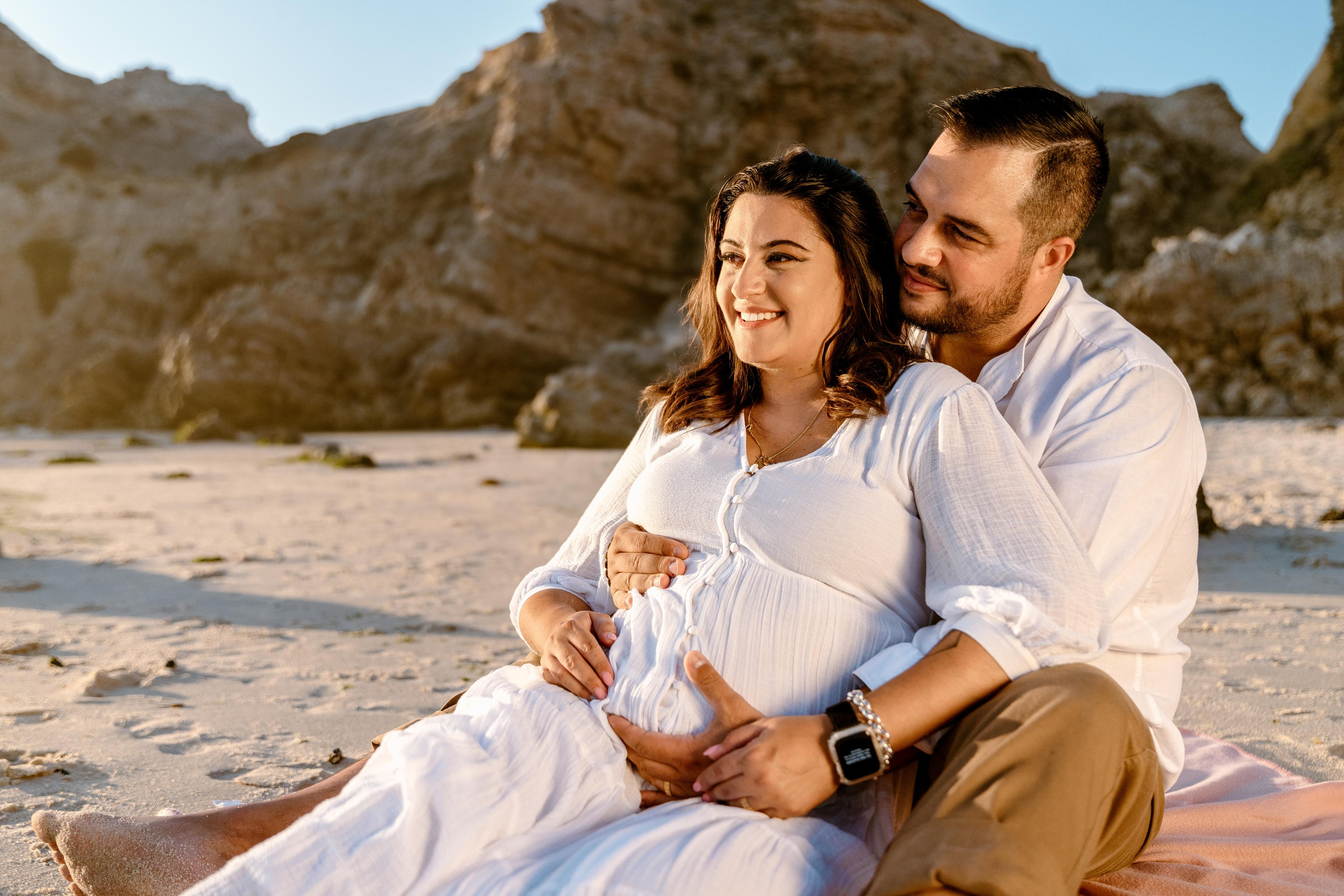 Sessão Maternidade na Praia de Paredes da Vitória. Fotografia e Filmes de Casamento de Luxo | Portugal & Destination Weddings | Ricardo & Mary Pictures