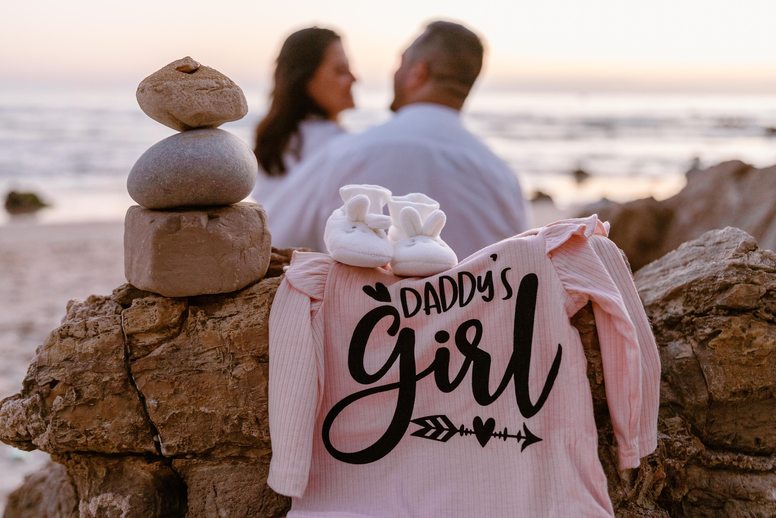 Sessão Maternidade na Praia de Paredes da Vitória. Fotografia e Filmes de Casamento de Luxo | Portugal & Destination Weddings | Ricardo & Mary Pictures