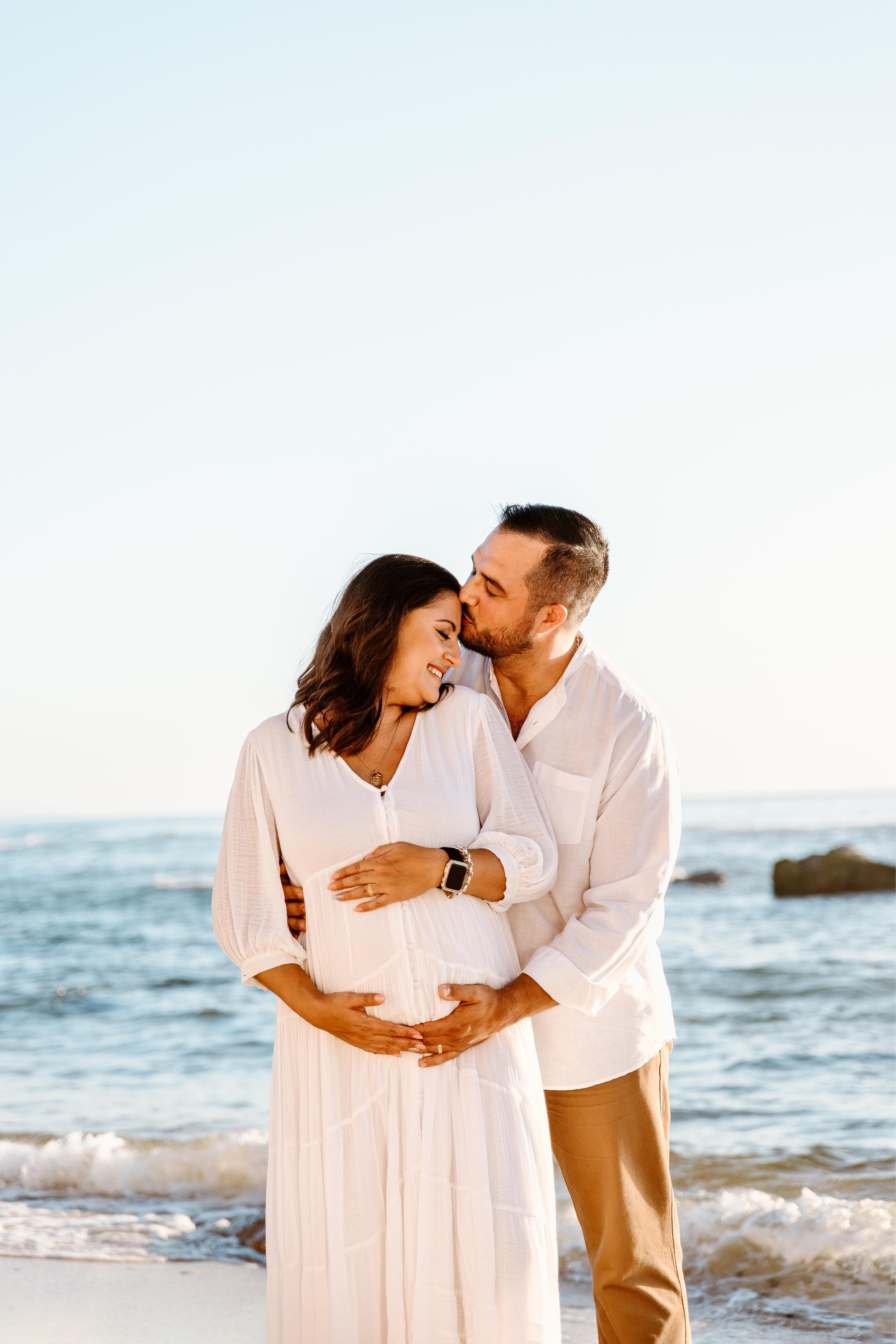 Sessão Maternidade na Praia de Paredes da Vitória. Fotografia e Filmes de Casamento de Luxo | Portugal & Destination Weddings | Ricardo & Mary Pictures