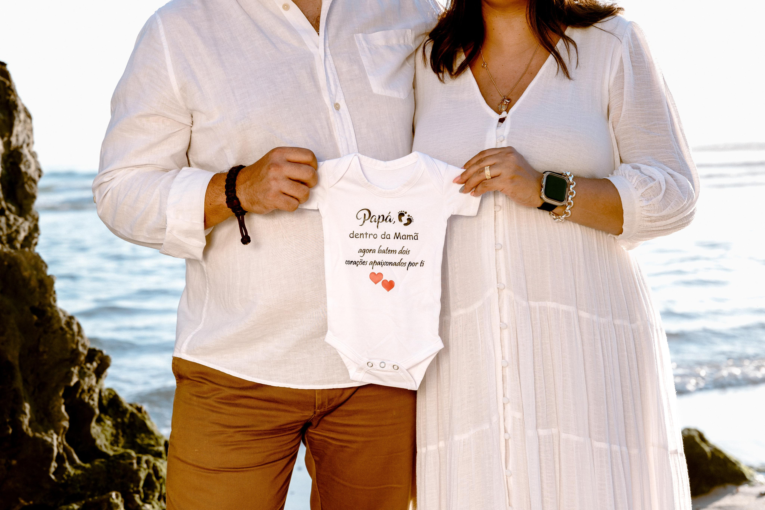 Sessão Maternidade na Praia de Paredes da Vitória. Fotografia e Filmes de Casamento de Luxo | Portugal & Destination Weddings | Ricardo & Mary Pictures