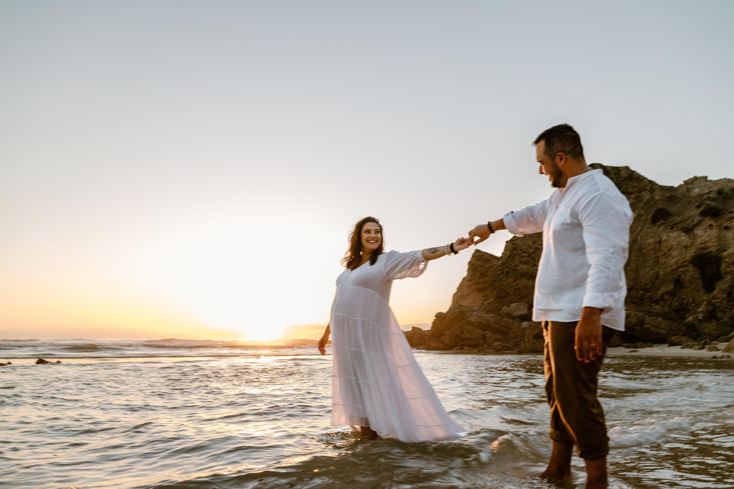 Sessão Maternidade na Praia de Paredes da Vitória. Fotografia e Filmes de Casamento de Luxo | Portugal & Destination Weddings | Ricardo & Mary Pictures