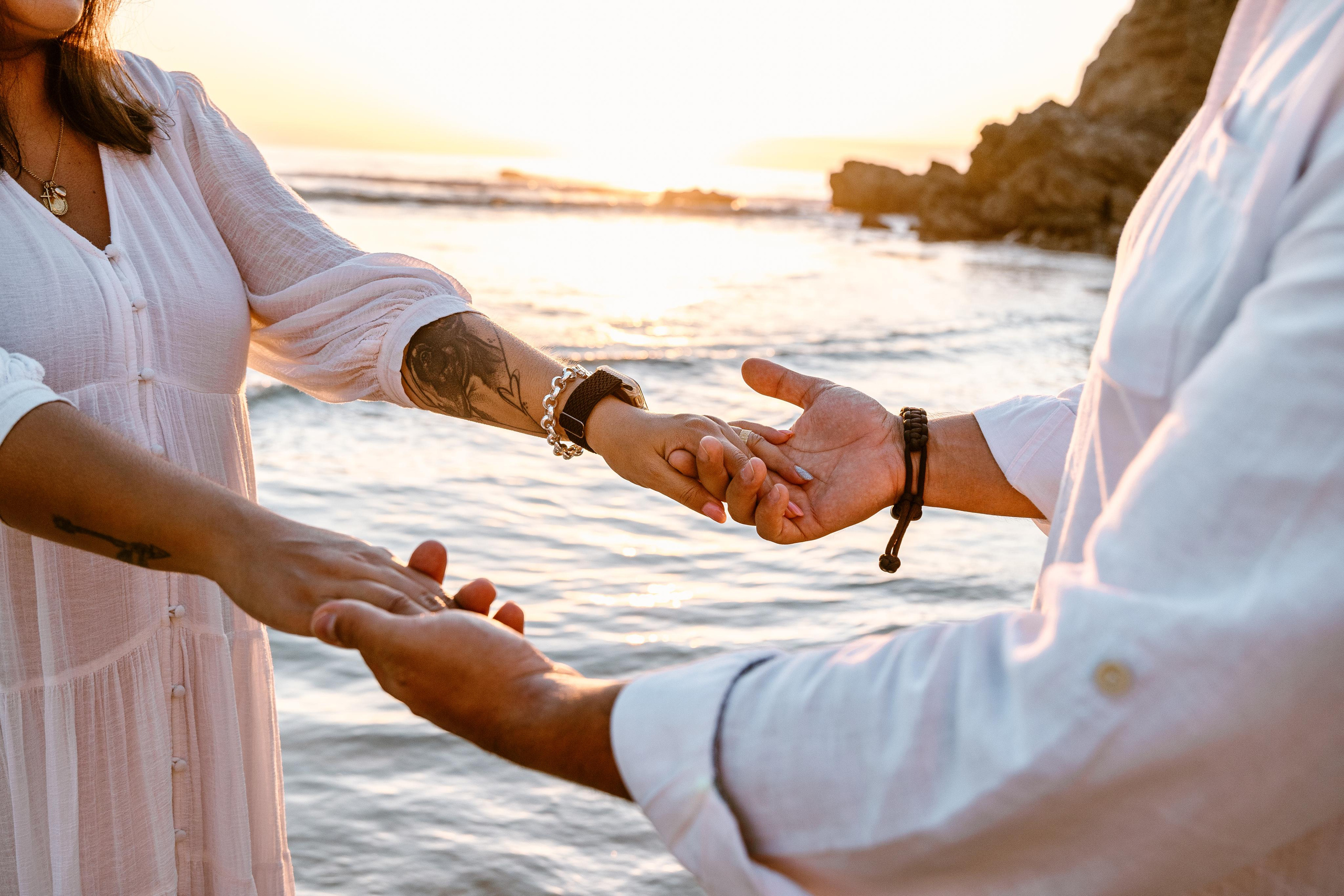 Sessão Maternidade na Praia de Paredes da Vitória. Fotografia e Filmes de Casamento de Luxo | Portugal & Destination Weddings | Ricardo & Mary Pictures