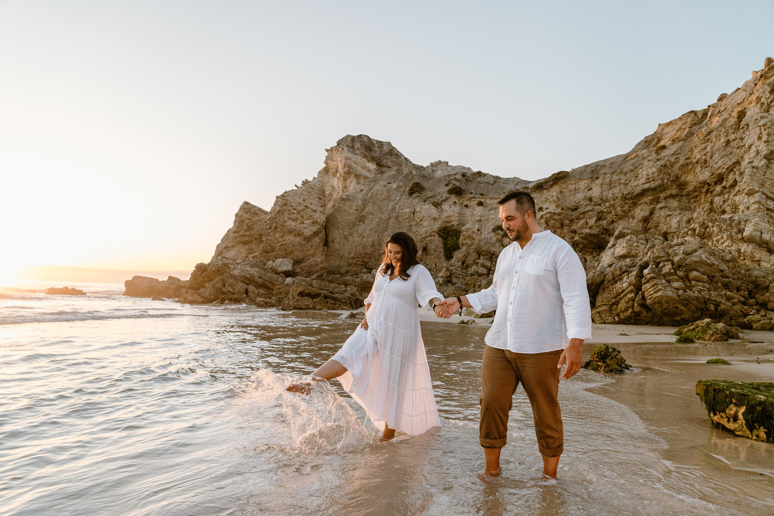 Sessão Maternidade na Praia de Paredes da Vitória. Fotografia e Filmes de Casamento de Luxo | Portugal & Destination Weddings | Ricardo & Mary Pictures