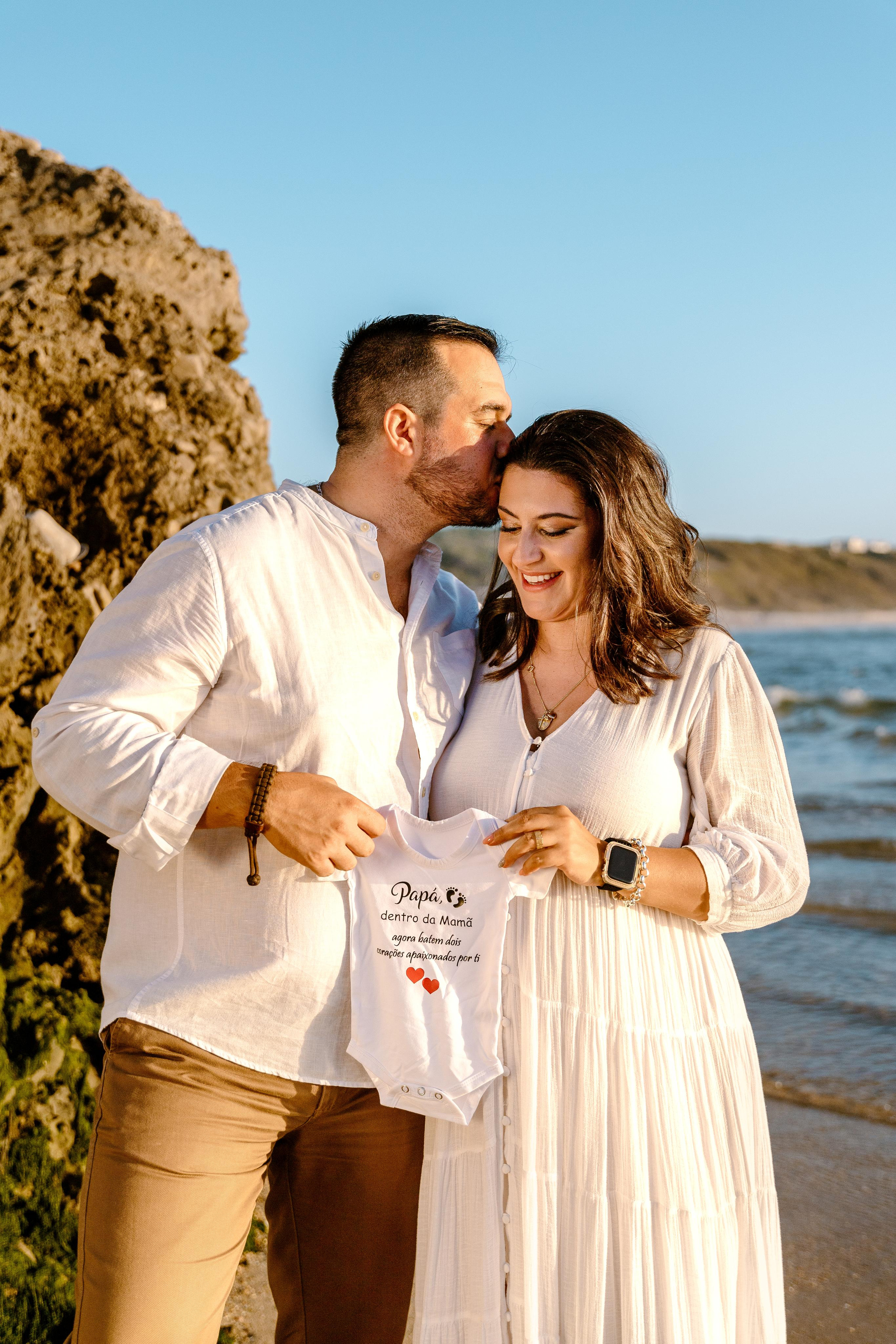 Sessão Maternidade na Praia de Paredes da Vitória. Fotografia e Filmes de Casamento de Luxo | Portugal & Destination Weddings | Ricardo & Mary Pictures