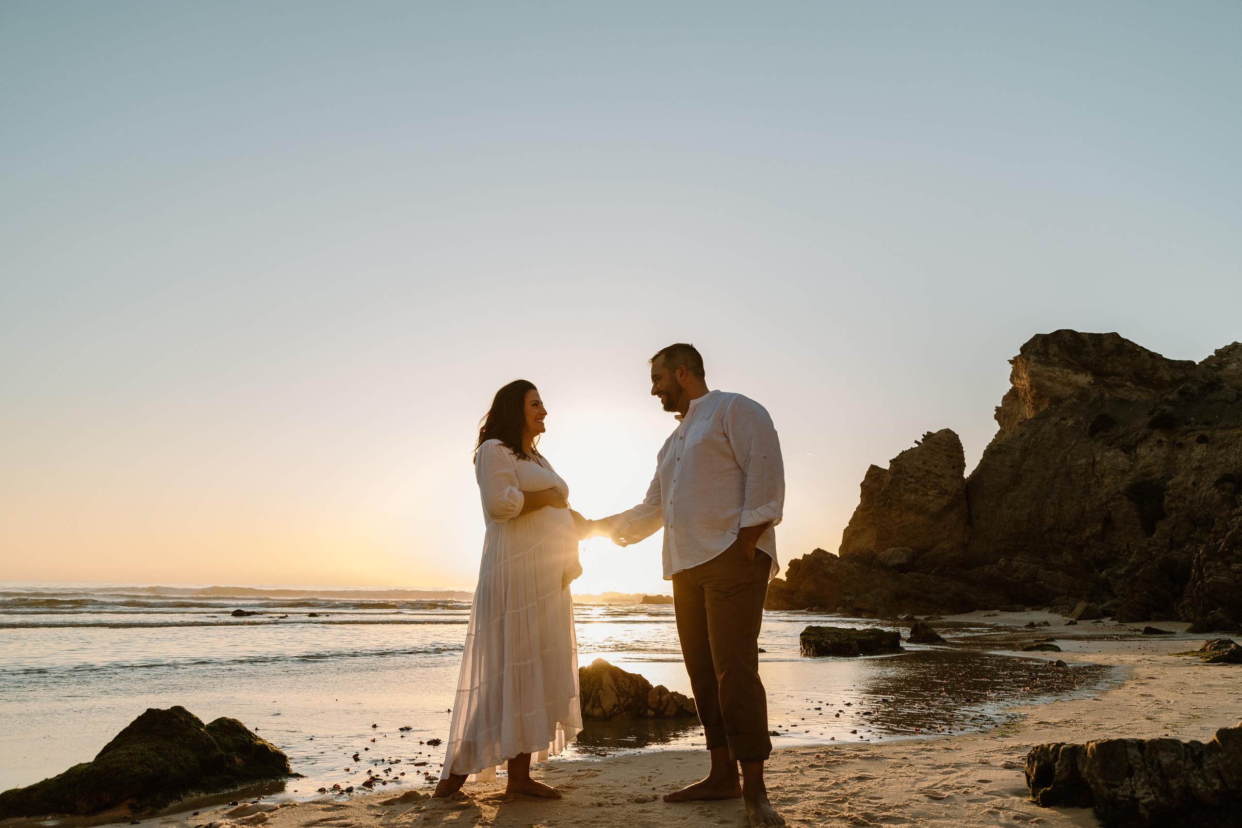 Sessão Maternidade na Praia de Paredes da Vitória. Fotografia e Filmes de Casamento de Luxo | Portugal & Destination Weddings | Ricardo & Mary Pictures