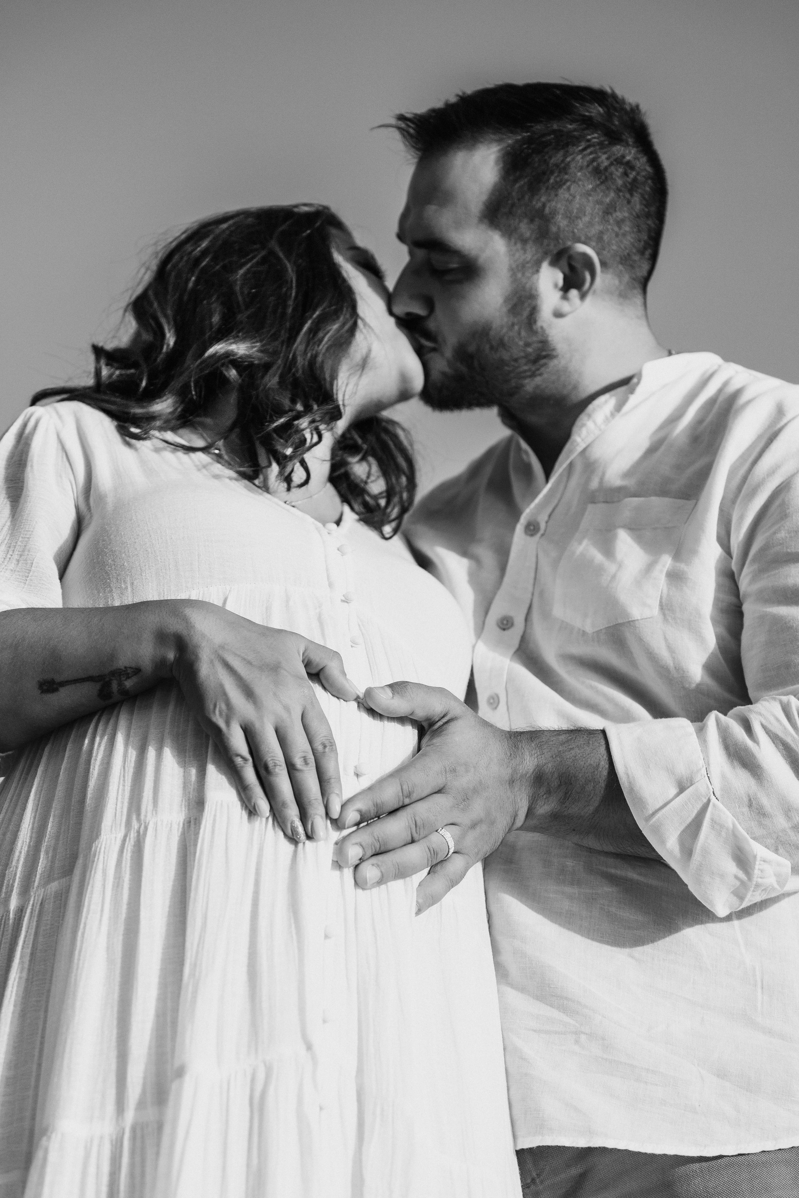 Sessão Maternidade na Praia de Paredes da Vitória. Fotografia e Filmes de Casamento de Luxo | Portugal & Destination Weddings | Ricardo & Mary Pictures