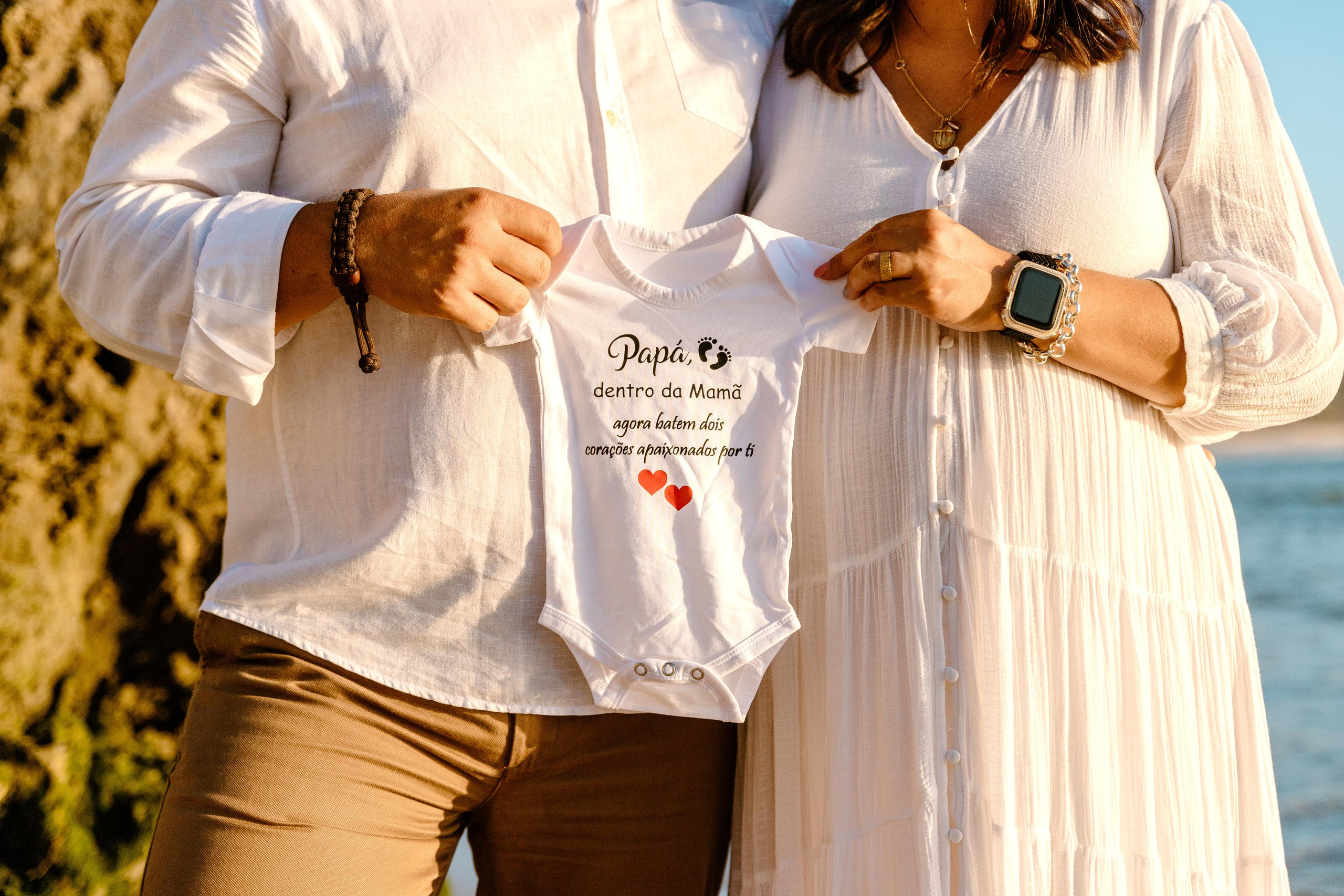 Sessão Maternidade na Praia de Paredes da Vitória. Fotografia e Filmes de Casamento de Luxo | Portugal & Destination Weddings | Ricardo & Mary Pictures