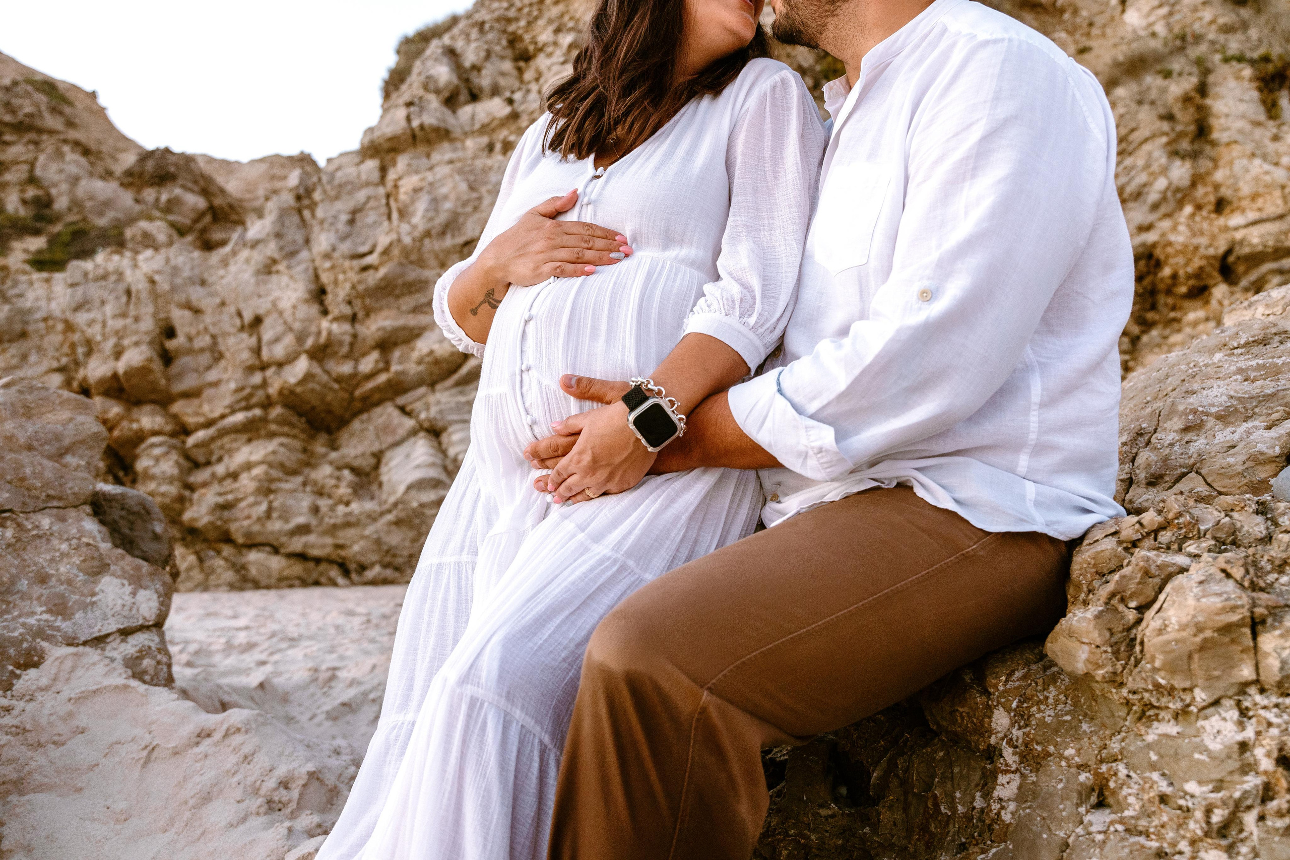 Sessão Maternidade na Praia de Paredes da Vitória. Fotografia e Filmes de Casamento de Luxo | Portugal & Destination Weddings | Ricardo & Mary Pictures