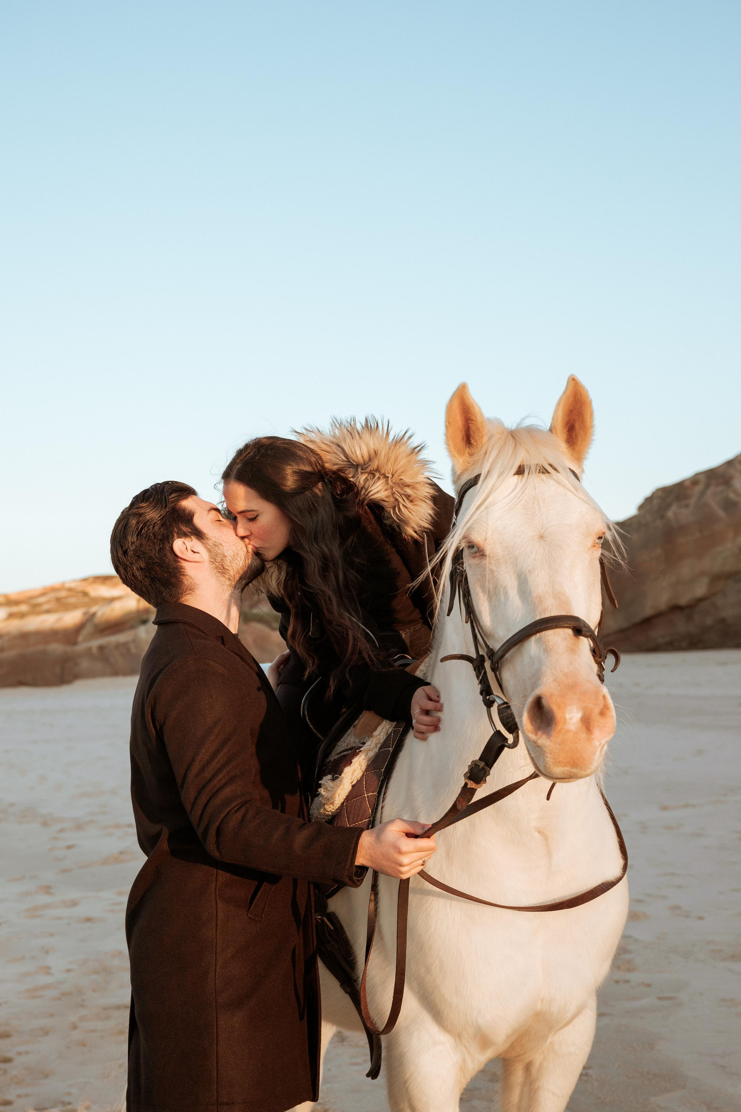 Sessão Fotográfica a cavalo na Praia da Almagreira