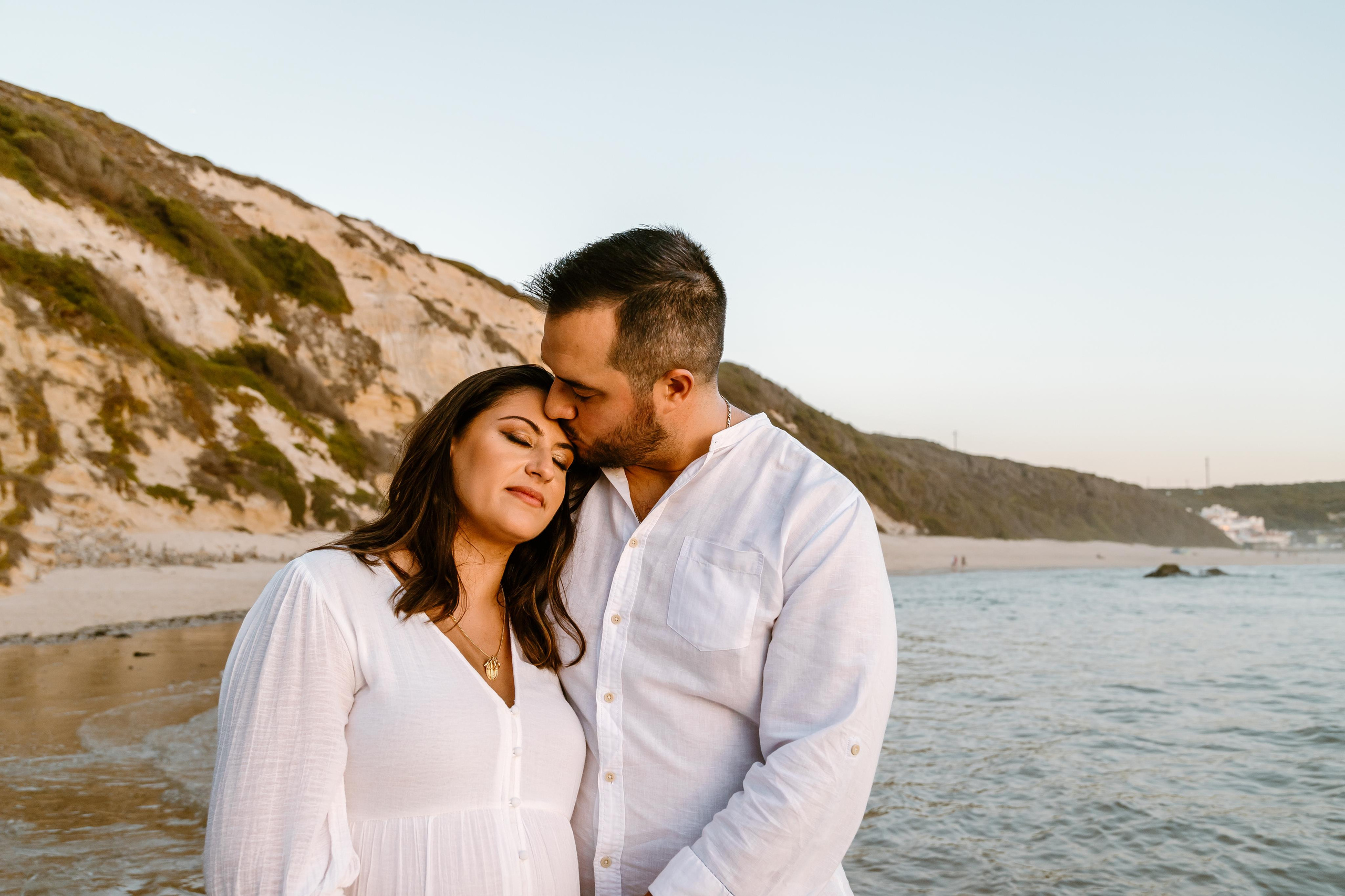 Sessão Maternidade na Praia de Paredes da Vitória. Fotografia e Filmes de Casamento de Luxo | Portugal & Destination Weddings | Ricardo & Mary Pictures