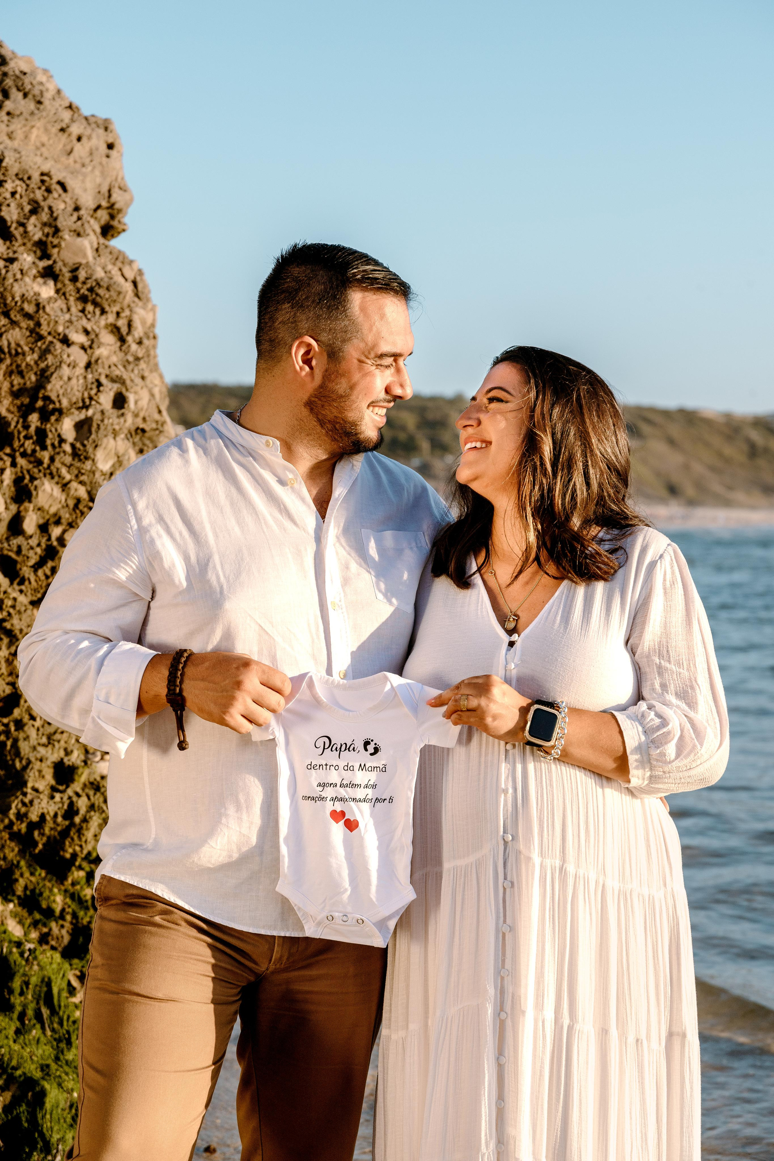 Sessão Maternidade na Praia de Paredes da Vitória. Fotografia e Filmes de Casamento de Luxo | Portugal & Destination Weddings | Ricardo & Mary Pictures