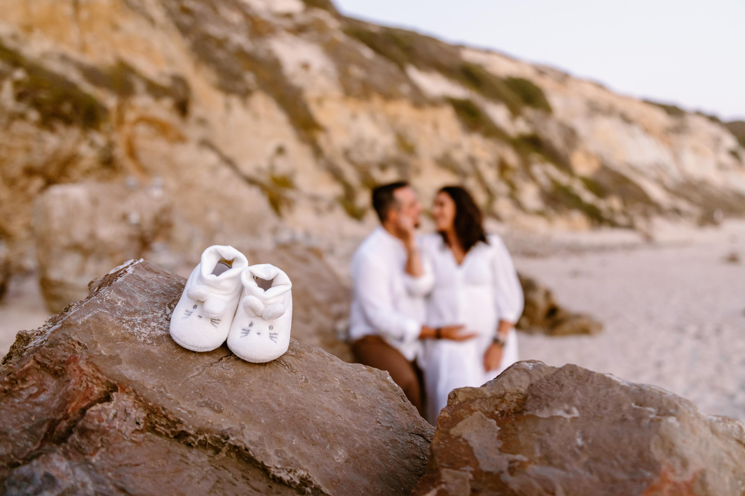 Sessão Maternidade na Praia de Paredes da Vitória. Fotografia e Filmes de Casamento de Luxo | Portugal & Destination Weddings | Ricardo & Mary Pictures