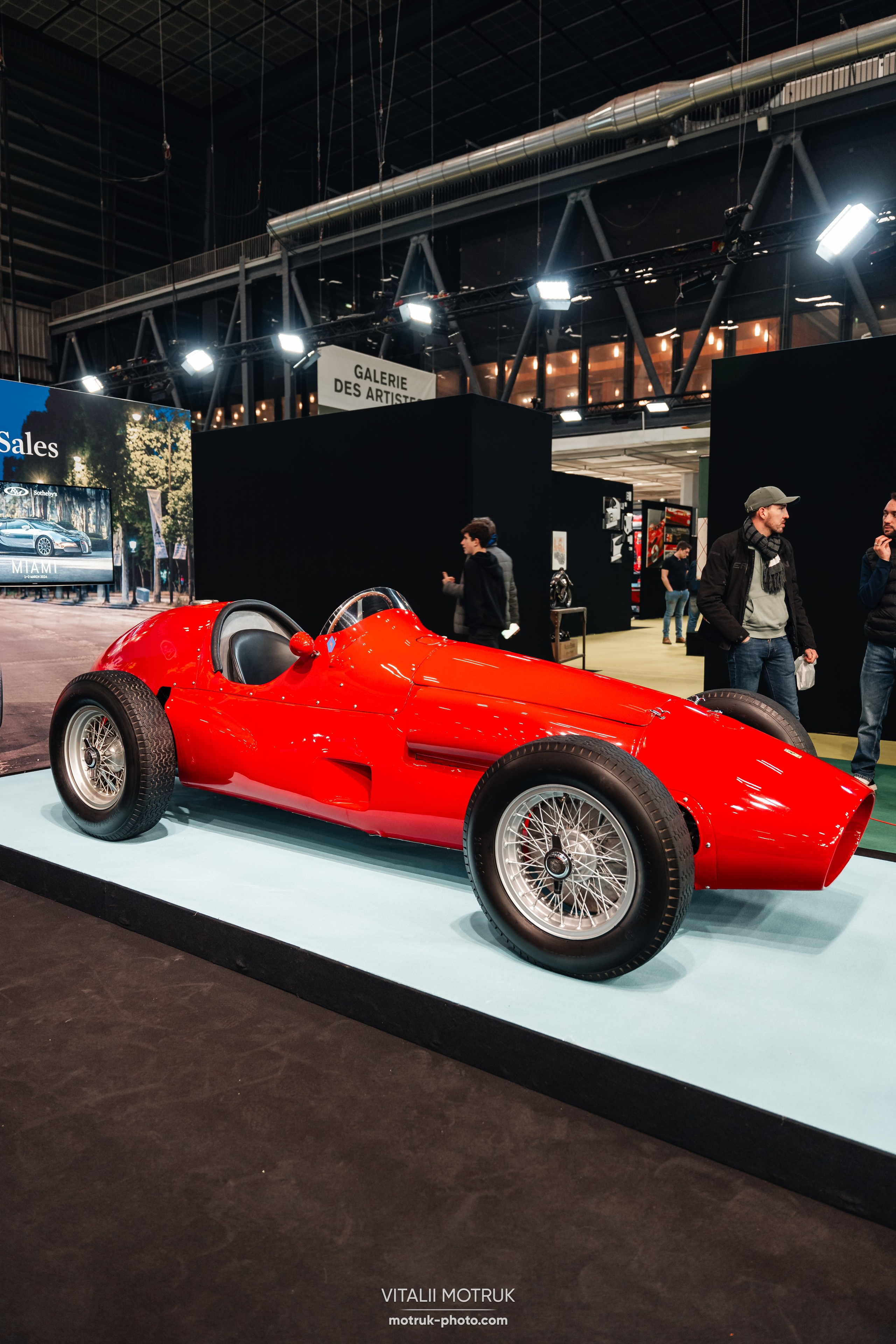 Retromobile-2024. Photographe de voitures à Paris — Vitalii Motruk