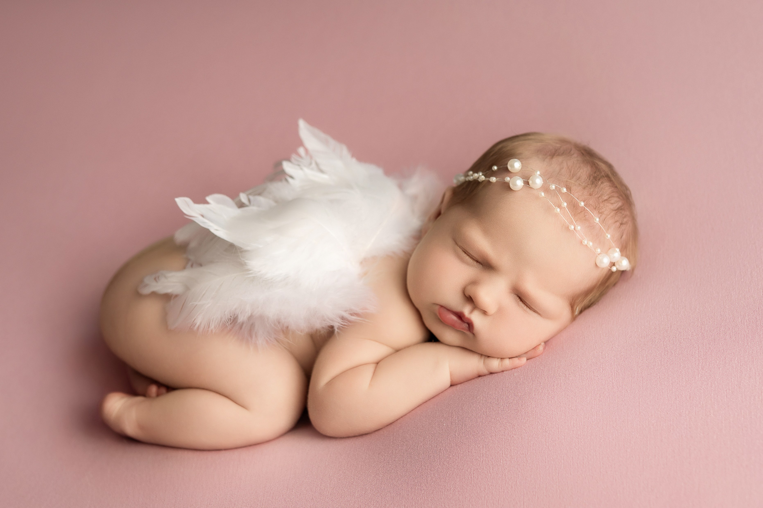 Esu Aleksandra naujagimių ir kudikių fotografė iš Vilniaus