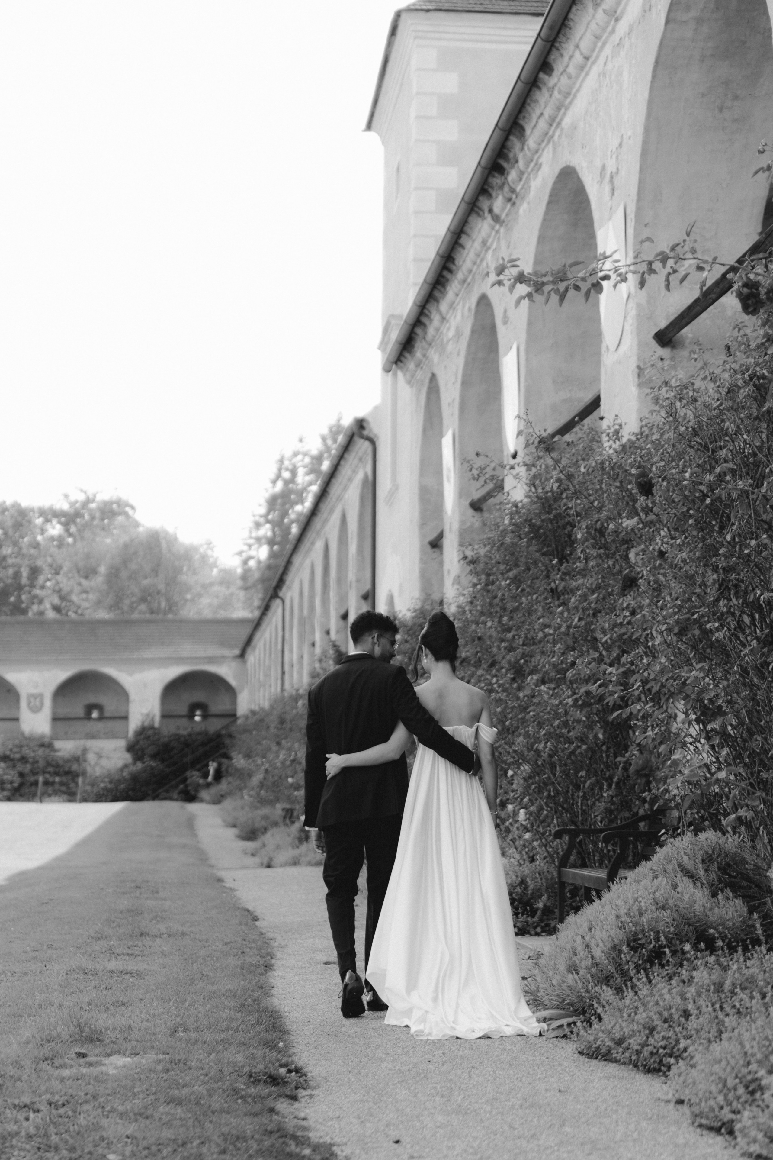 Elegant Castle Wedding in Austria | Alwin & Ruth’s Fairytale Celebration. Wedding photographer and videographer based in Timisoara, Romania