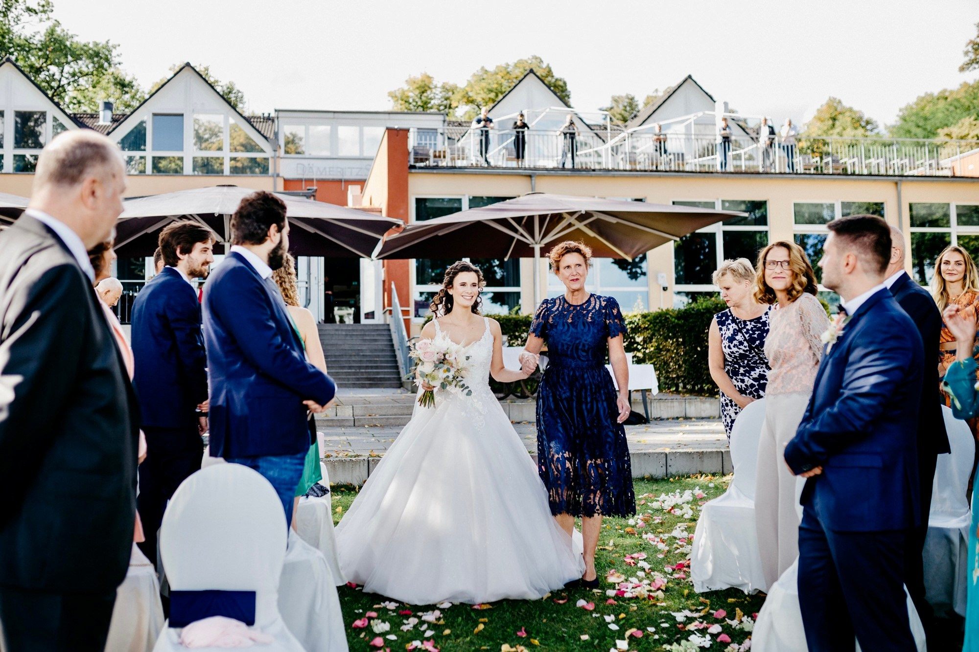 Hochzeit im malerischen Dämeritzseehotel. Hochzeitsfotografie in Berlin Nataliia Schütze